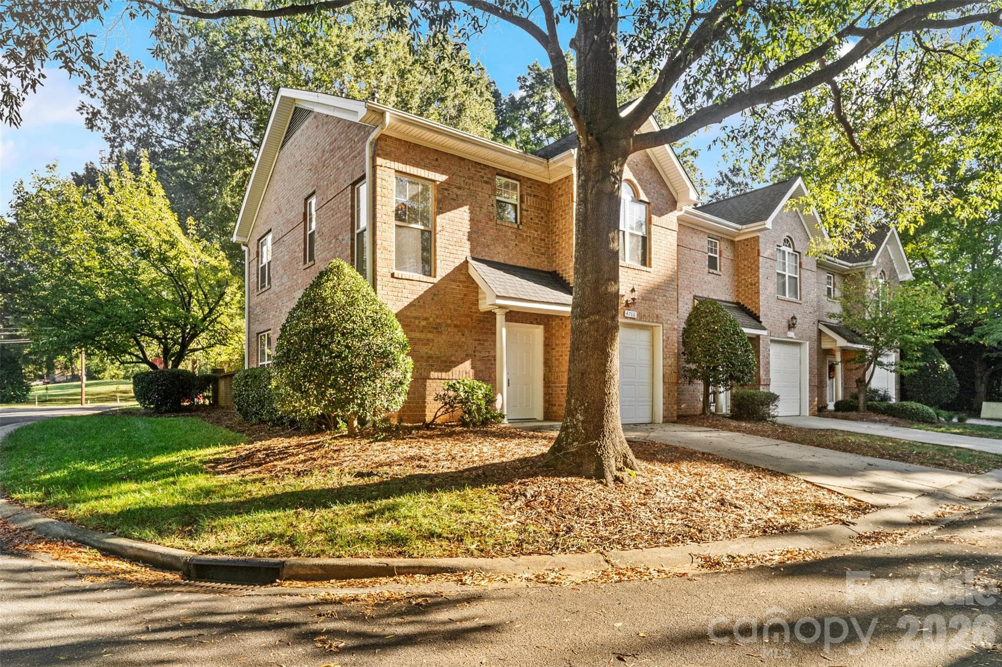 Townhouse at 4766 Hunter Crest Lane, Charlotte, photo 3 of 35