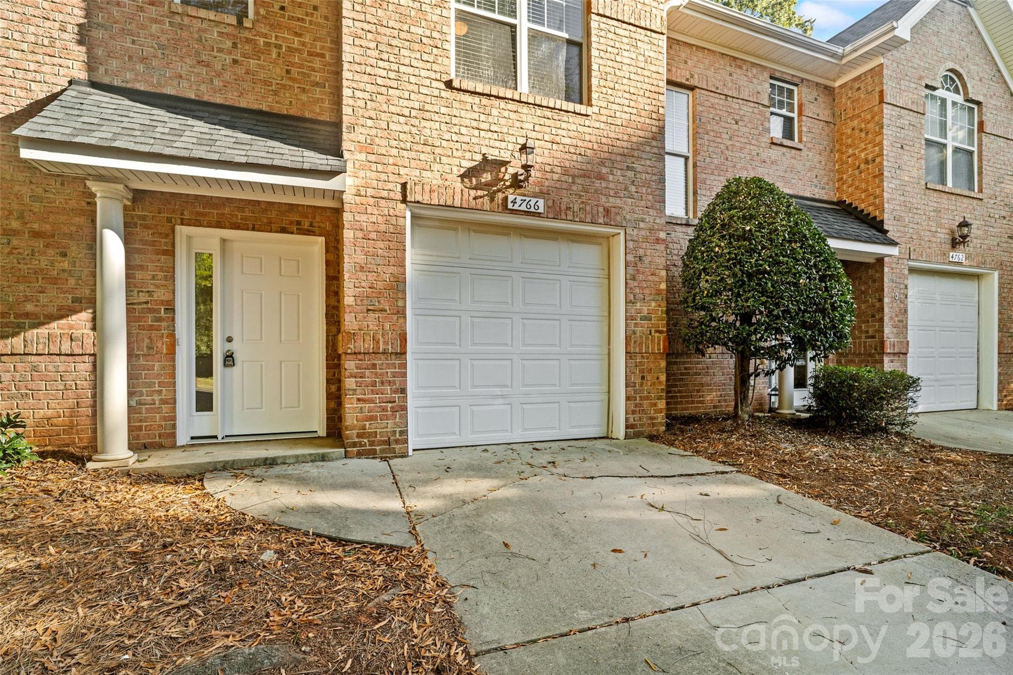 Townhouse at 4766 Hunter Crest Lane, Charlotte, photo 4 of 35