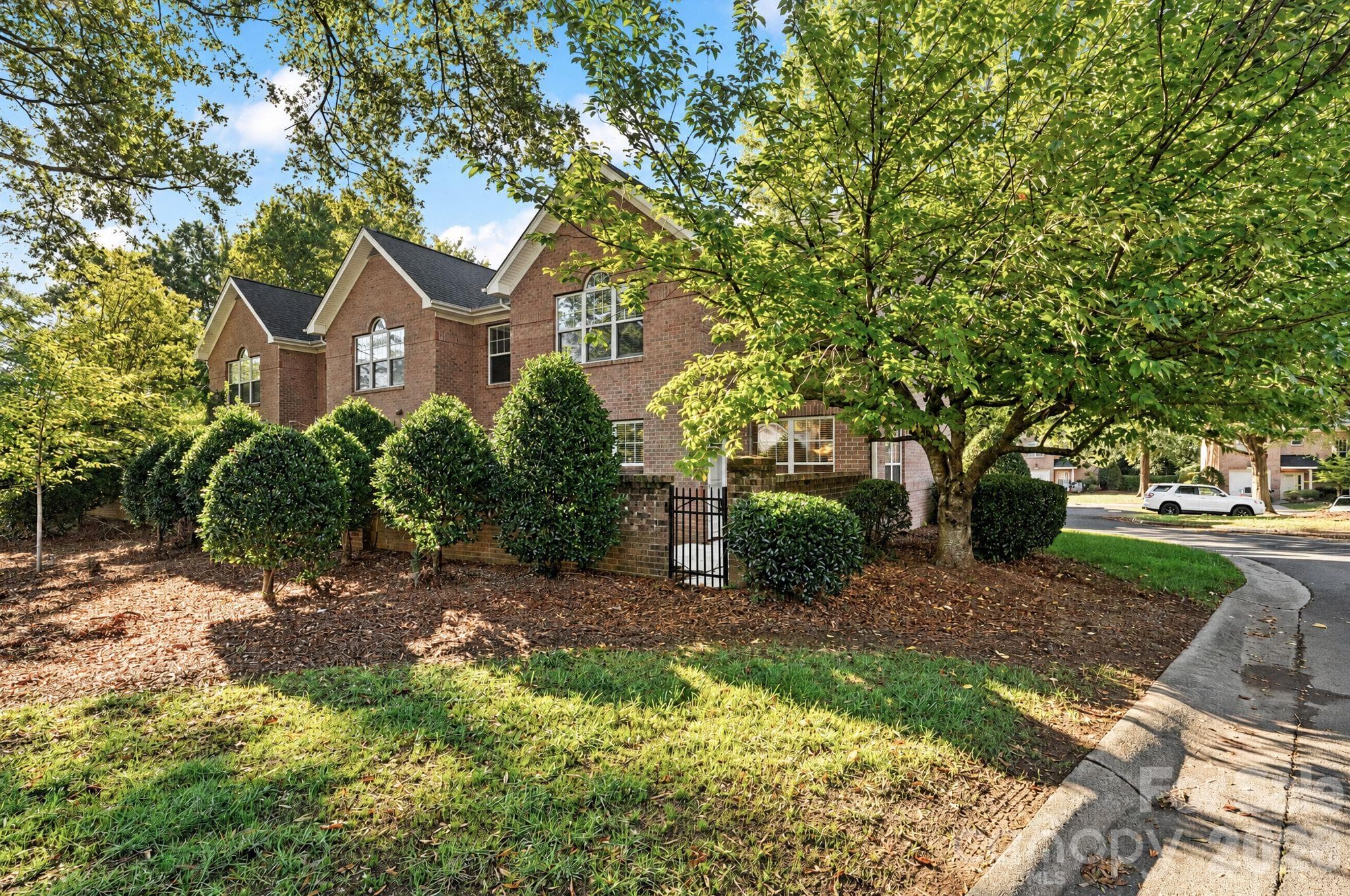 Townhouse at 4766 Hunter Crest Lane, Charlotte, photo 31 of 35