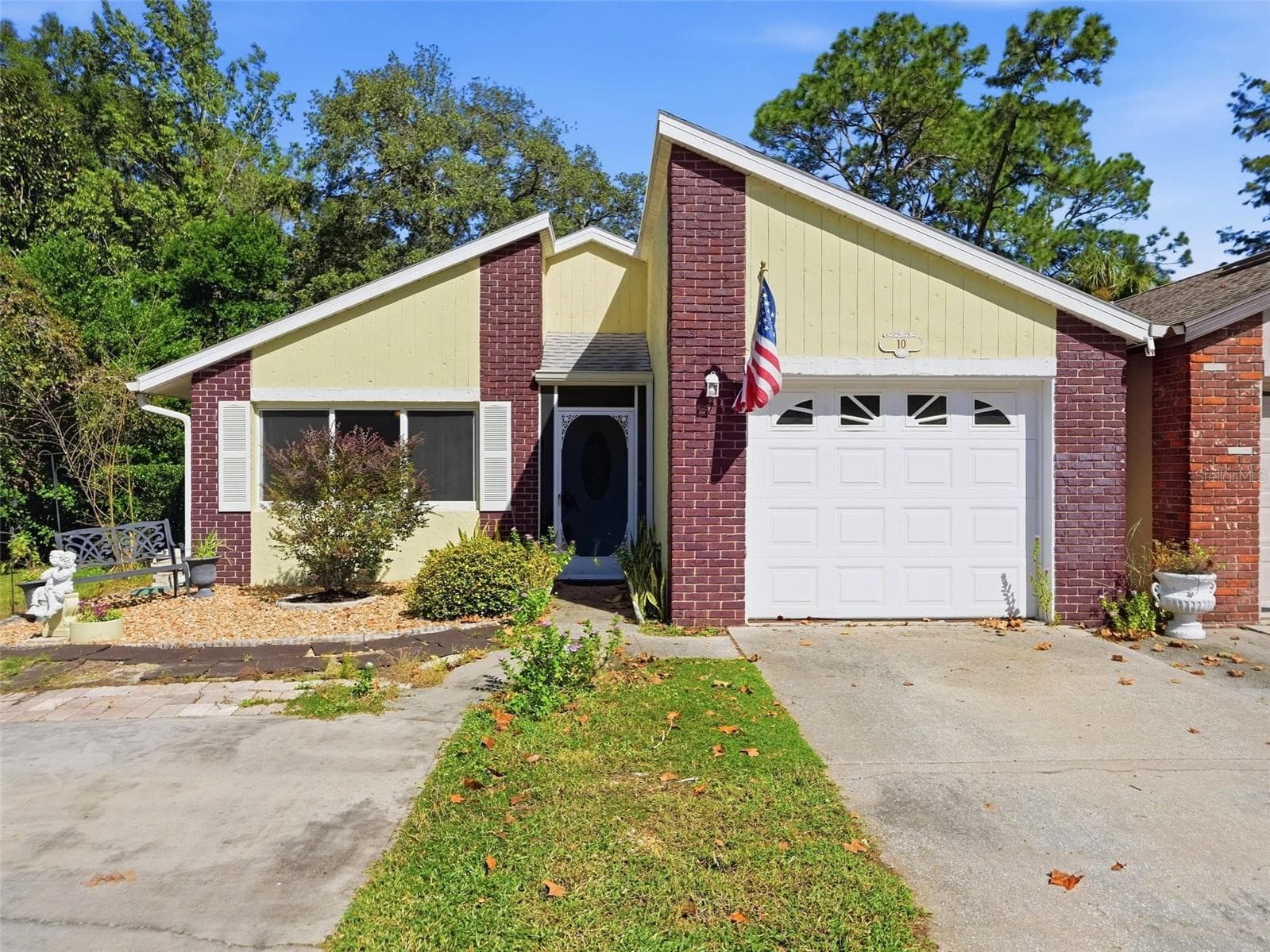 10 CHINABERRY CIR