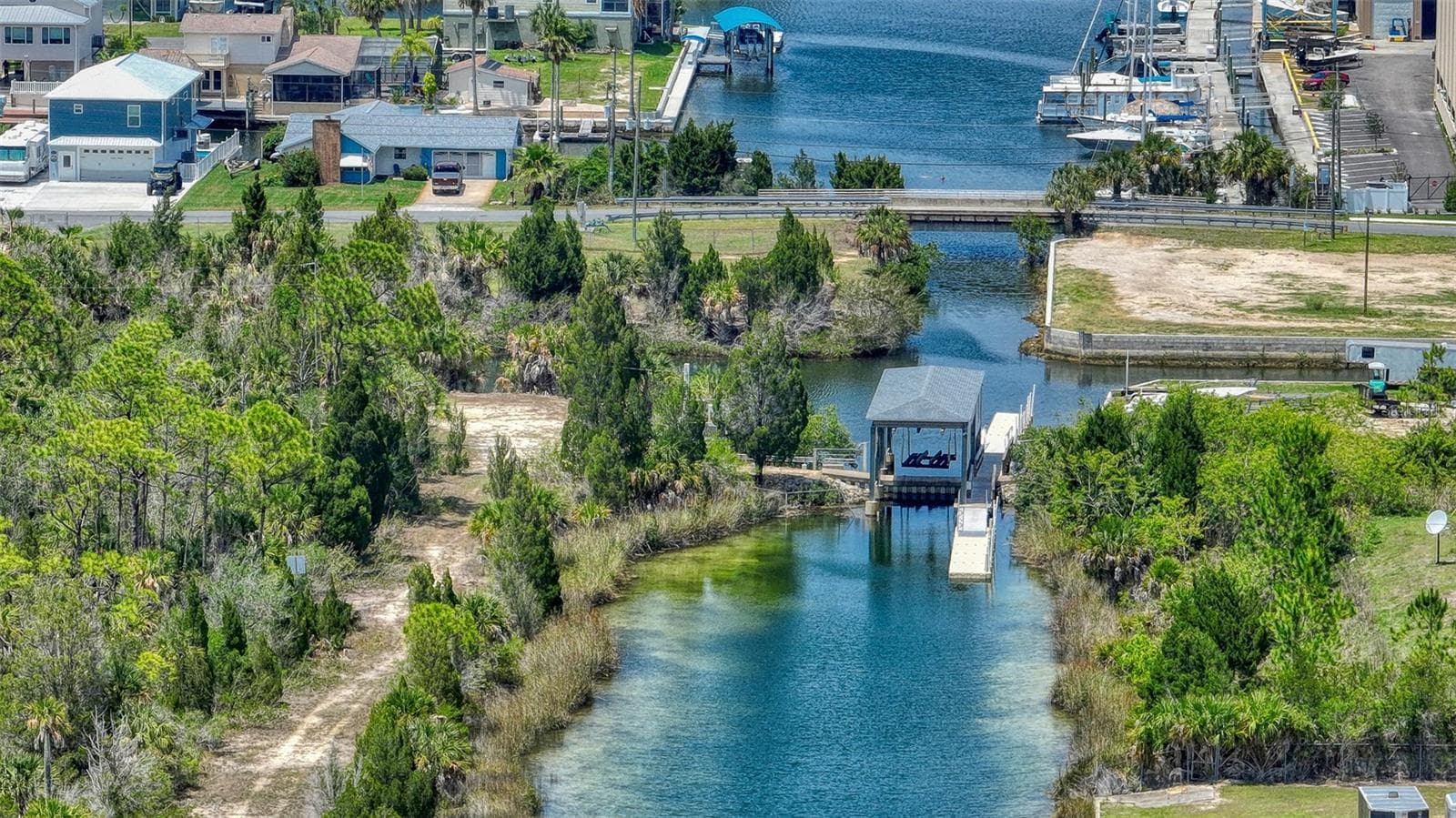 Community Boat Lift - 3335 TURKS CAP DR, HERNANDO BEACH