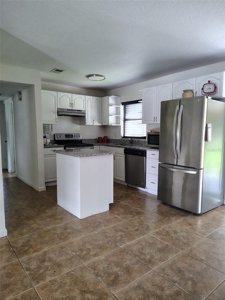 Single Family Residence at 1700 MONA AVE, OCOEE, photo 5 of 13