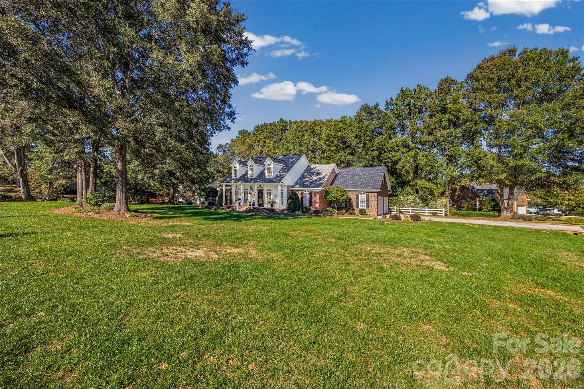 expansive front yard - 2005 Westridge Drive, Rock Hill