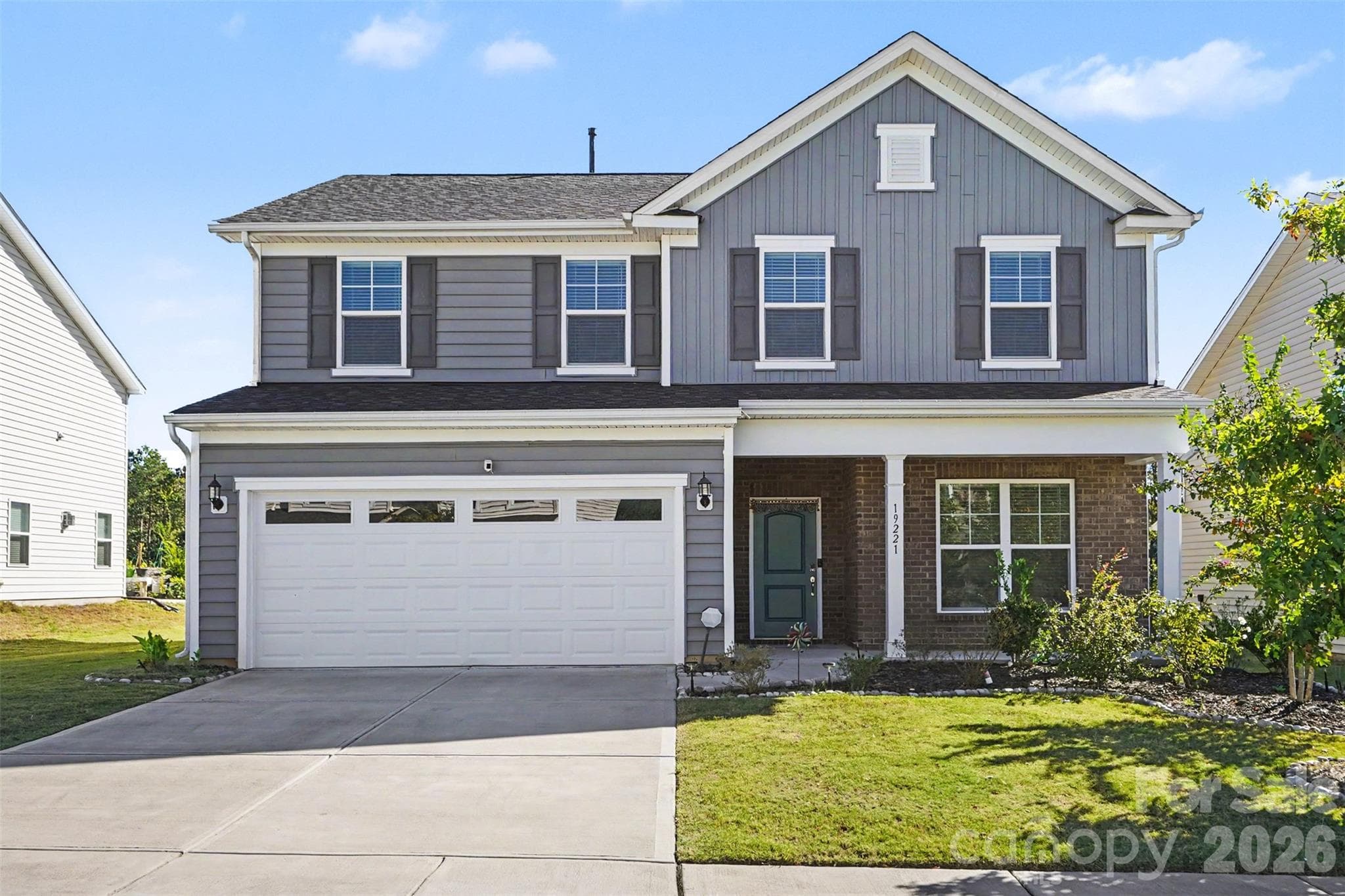 Single Family Residence at 19221 Yellow Birch Drive, Charlotte, photo 2 of 28