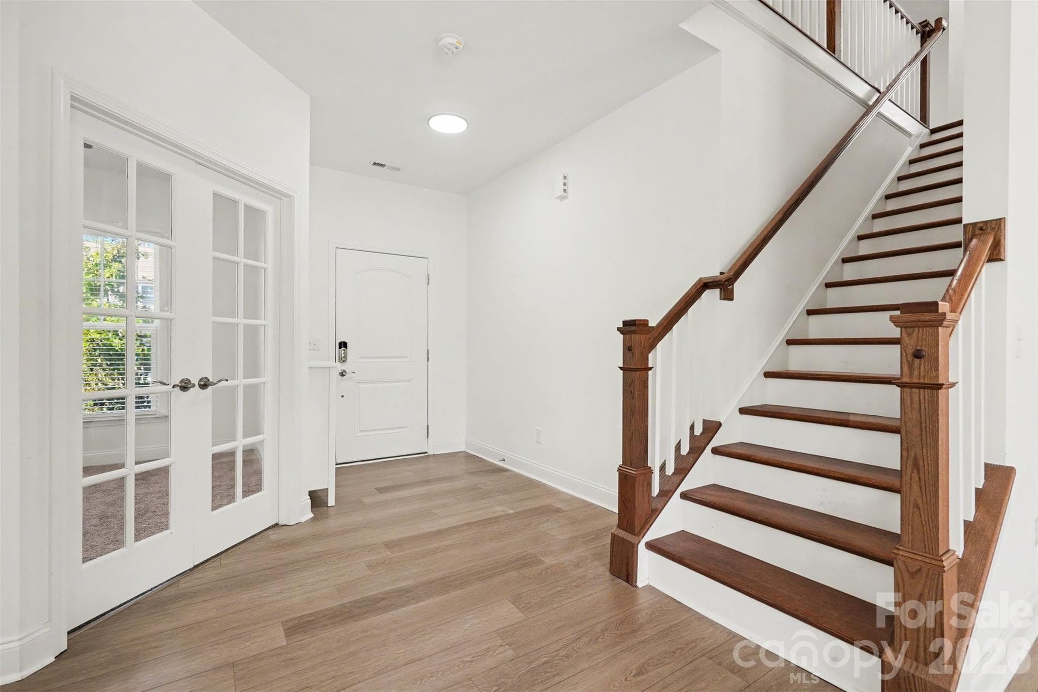 Single Family Residence at 19221 Yellow Birch Drive, Charlotte, photo 4 of 28