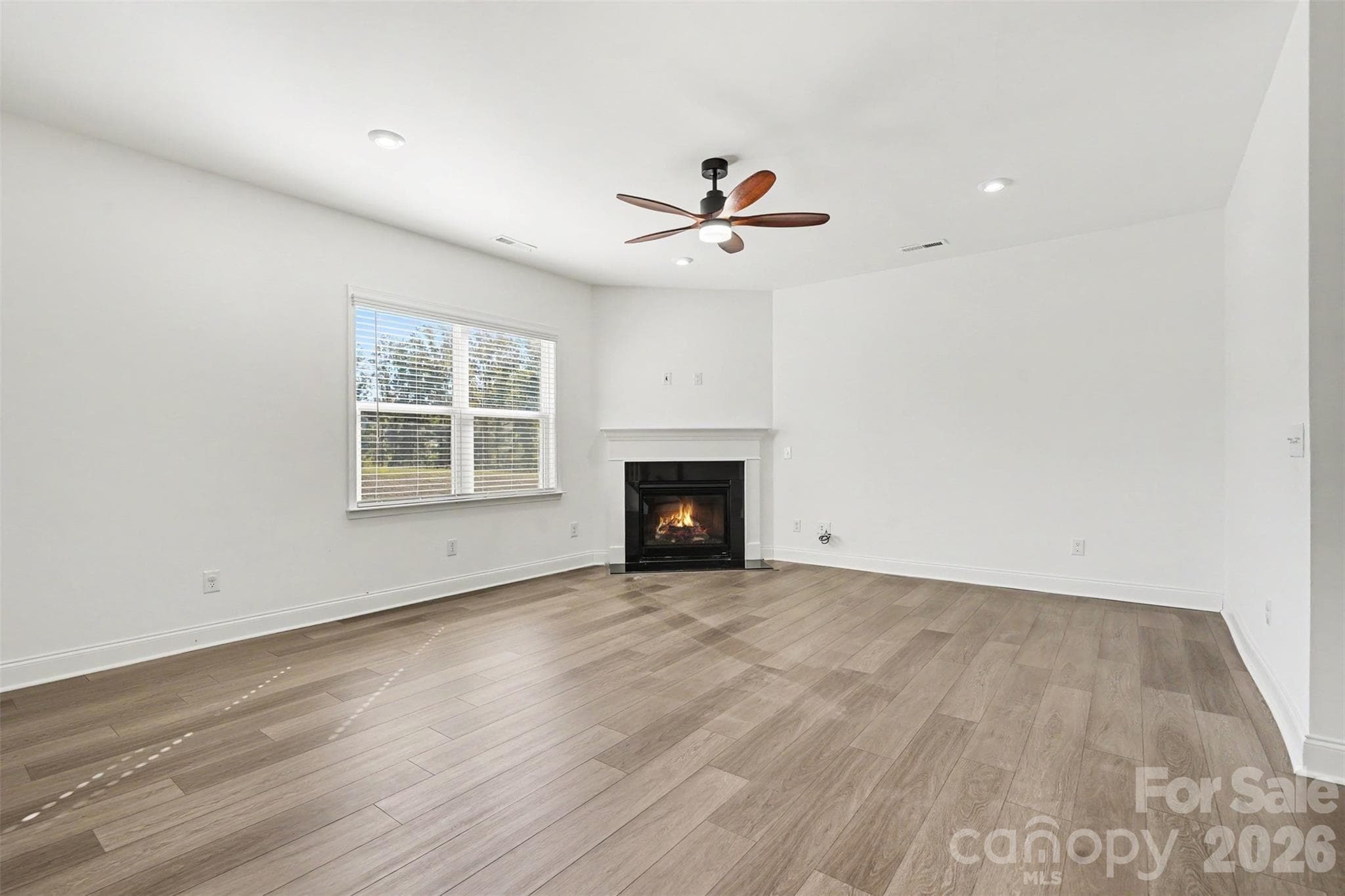 Single Family Residence at 19221 Yellow Birch Drive, Charlotte, photo 6 of 28