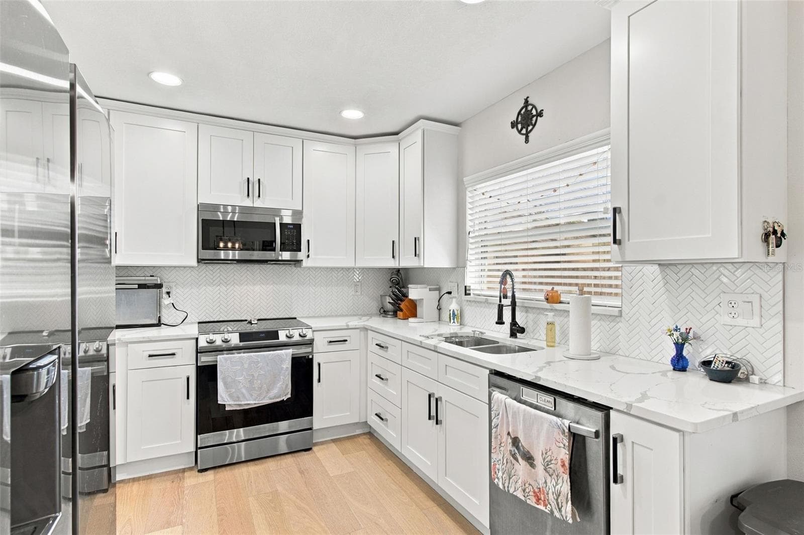 Kitchen - 3653 68TH ST N, ST PETERSBURG