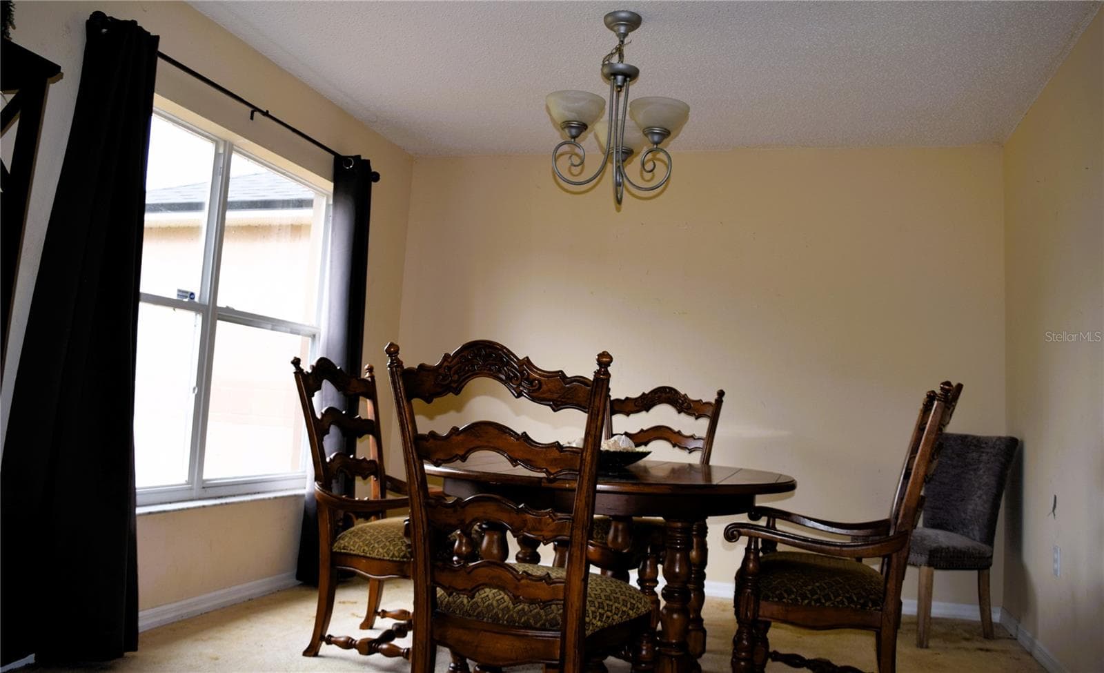 Dining room table - 1410 LODGE TER, DELTONA