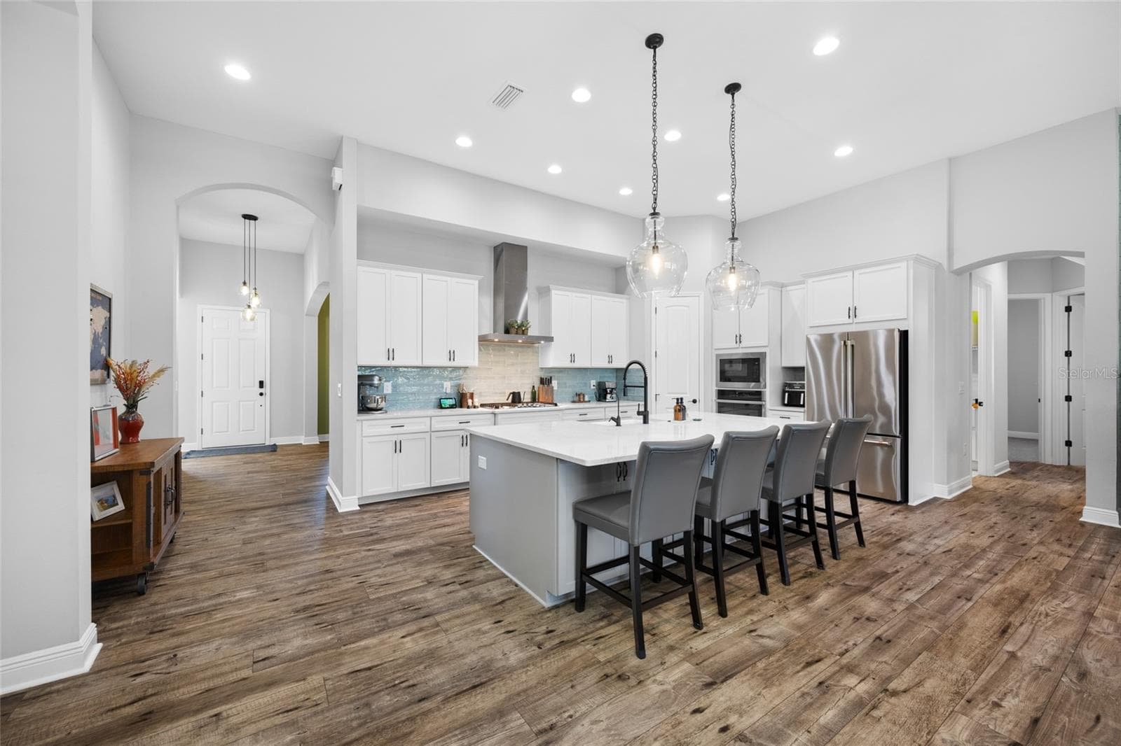 Kitchen with GE Cafe & Profile appliances Gas cooktop & wall oven and 9 foot quartz island - 4161 GLADE WOOD LOOP, NEW PORT RICHEY