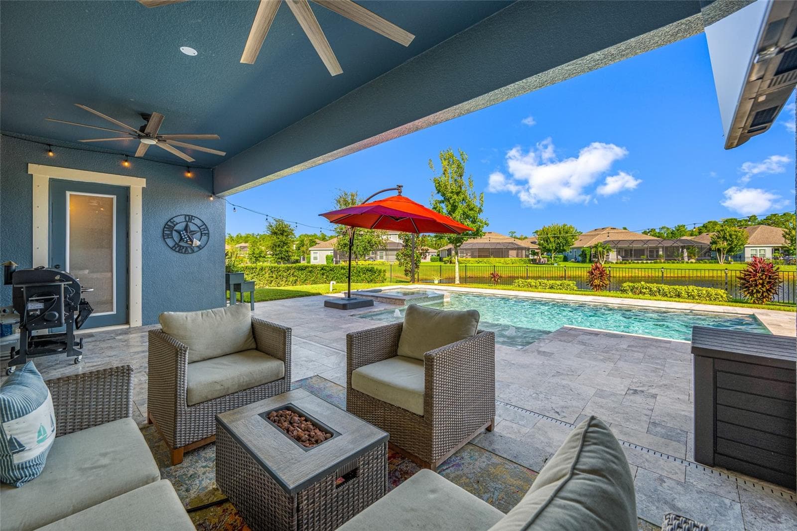 Lanai with pool and spa overlooking fenced backyard on a pond - 4161 GLADE WOOD LOOP, NEW PORT RICHEY