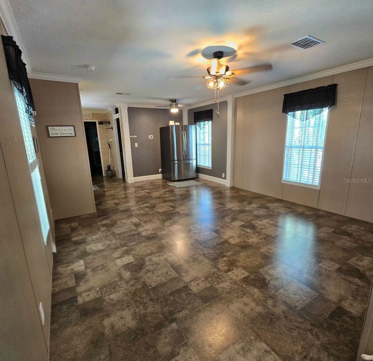 Living Room - 9837 SE 160TH LN, SUMMERFIELD