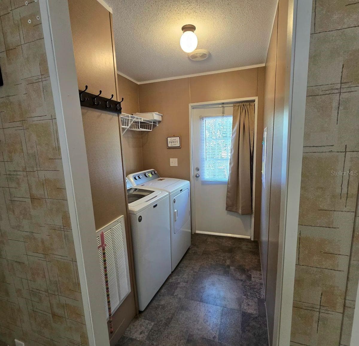 Laundry Room & Door to outside - 9837 SE 160TH LN, SUMMERFIELD