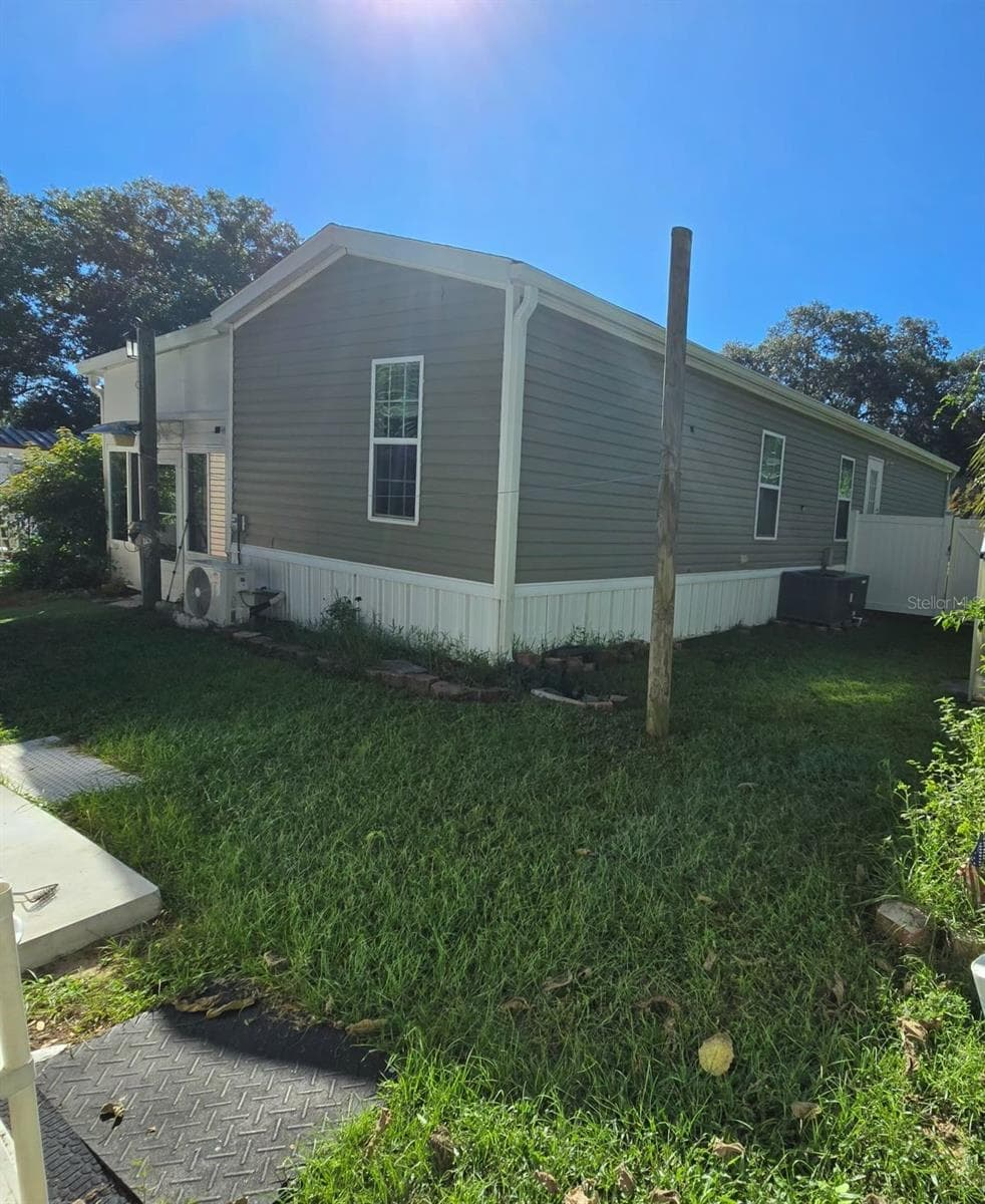 Back Left side of property - 9837 SE 160TH LN, SUMMERFIELD