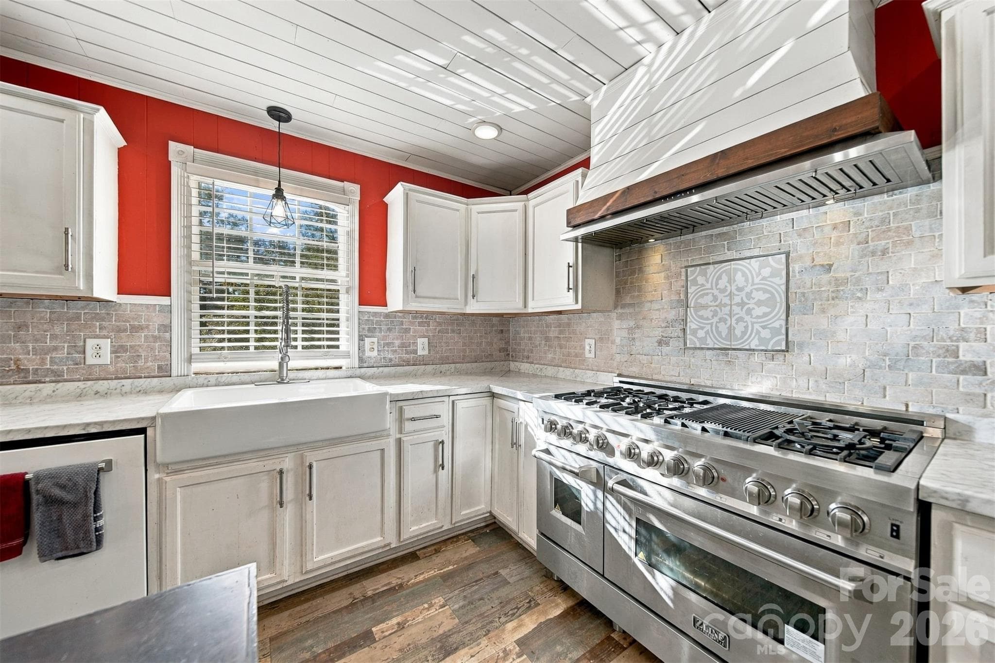 Kitchen - 183 Falls Avenue, Granite Falls