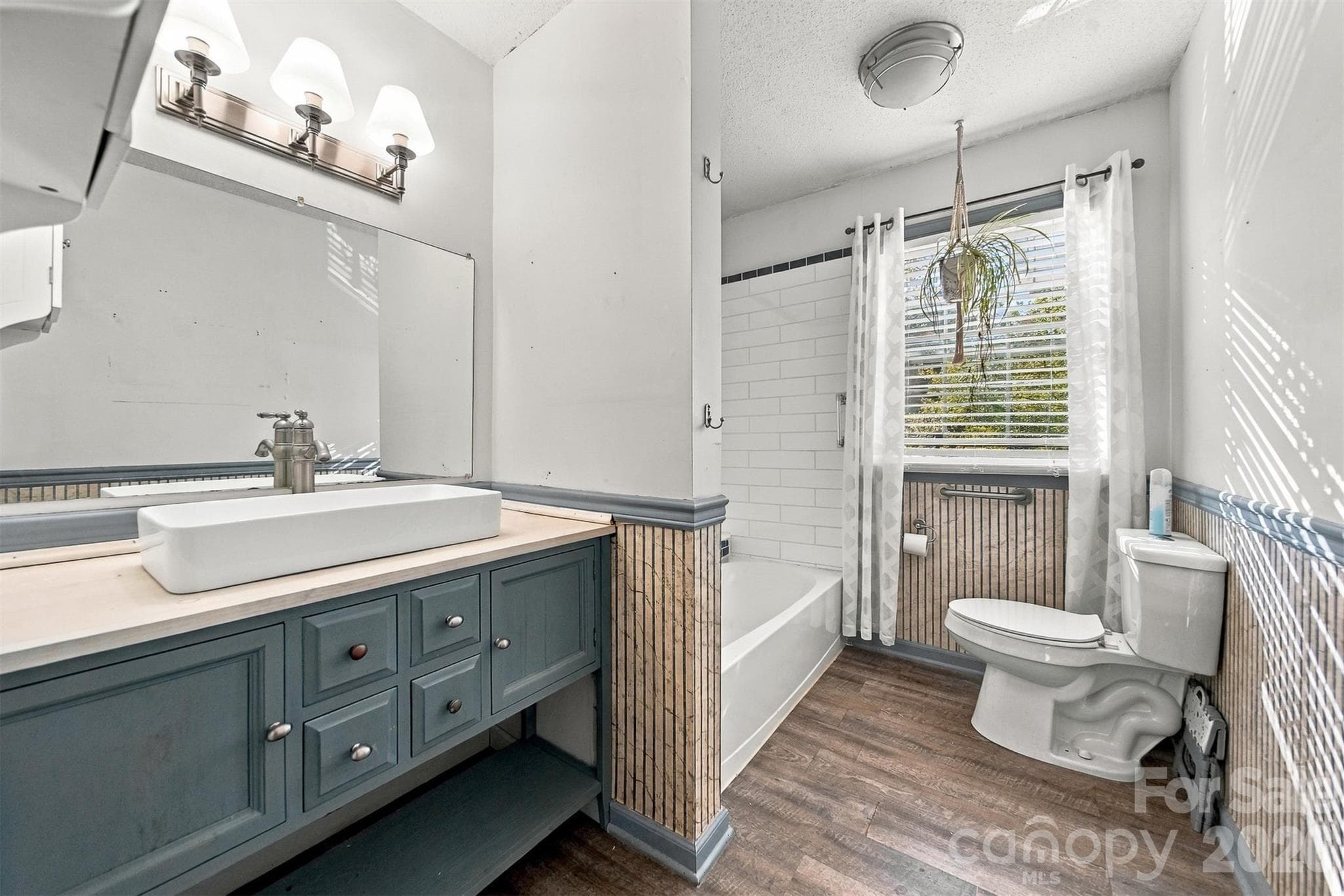 Main House Bath 2 - 183 Falls Avenue, Granite Falls