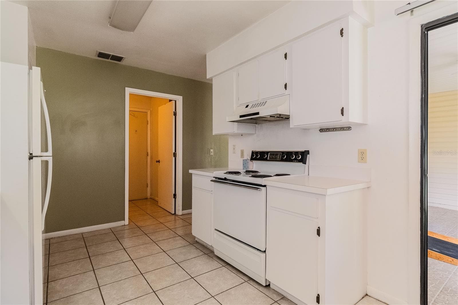 Single Family Residence at 4912 DAWNVIEW LN, LAKELAND, photo 10 of 37