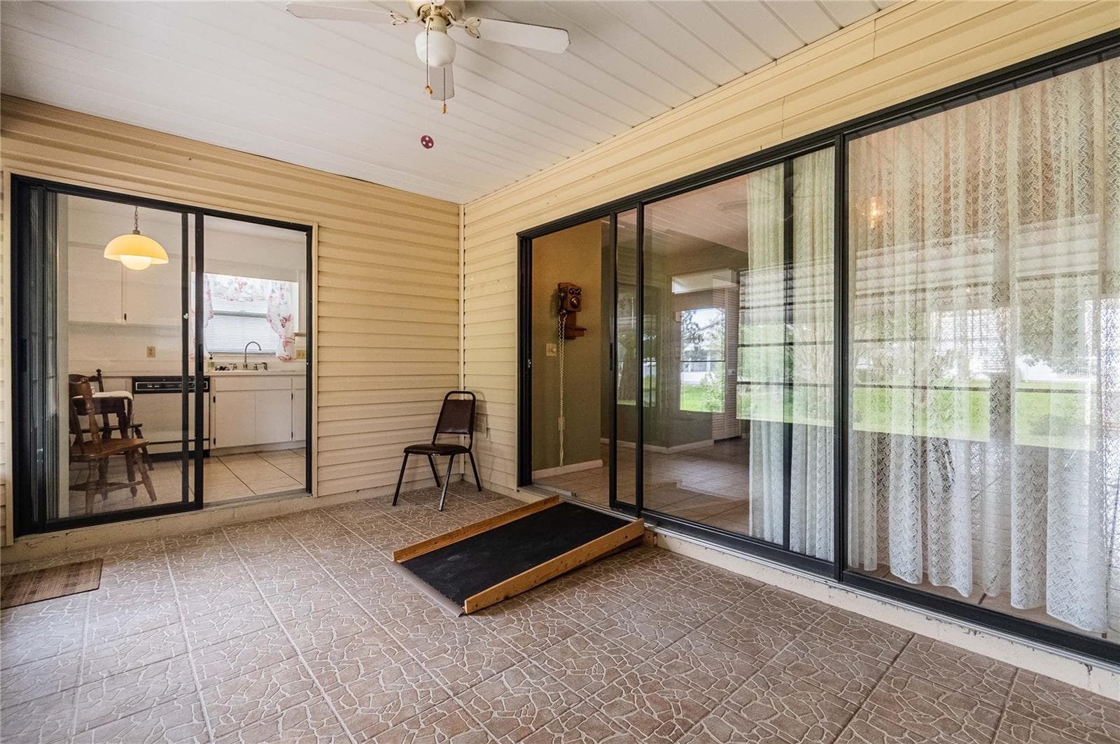 enclosed patio - 4912 DAWNVIEW LN, LAKELAND