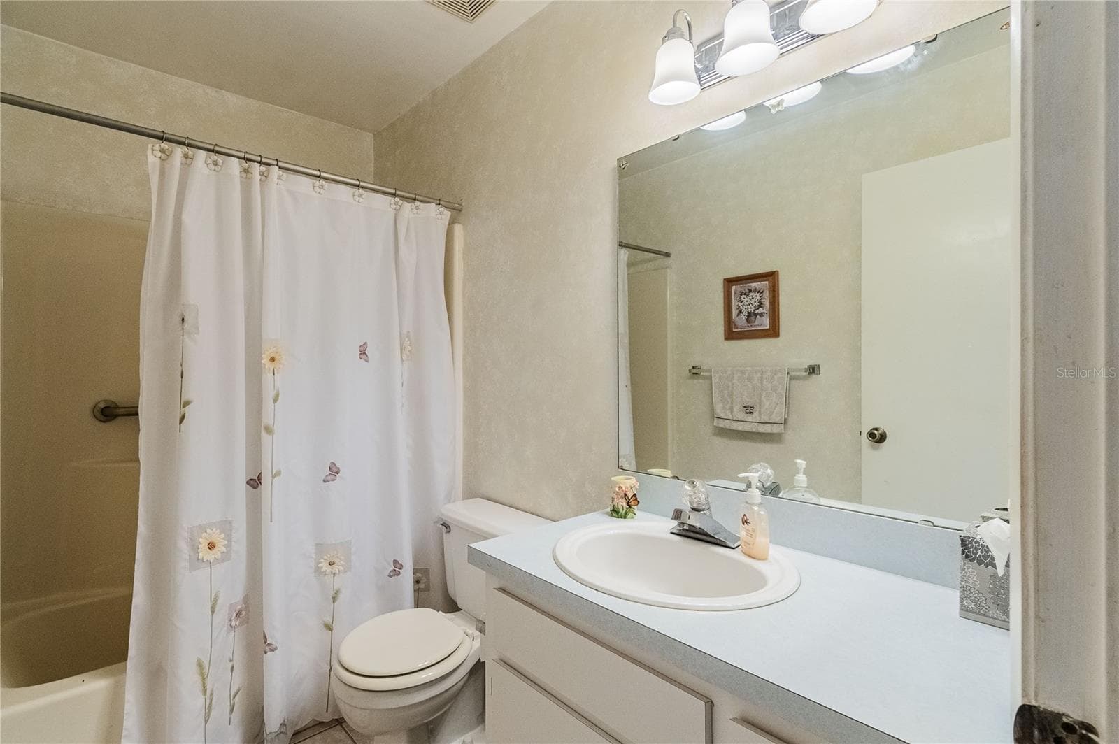 hall bath - 4912 DAWNVIEW LN, LAKELAND