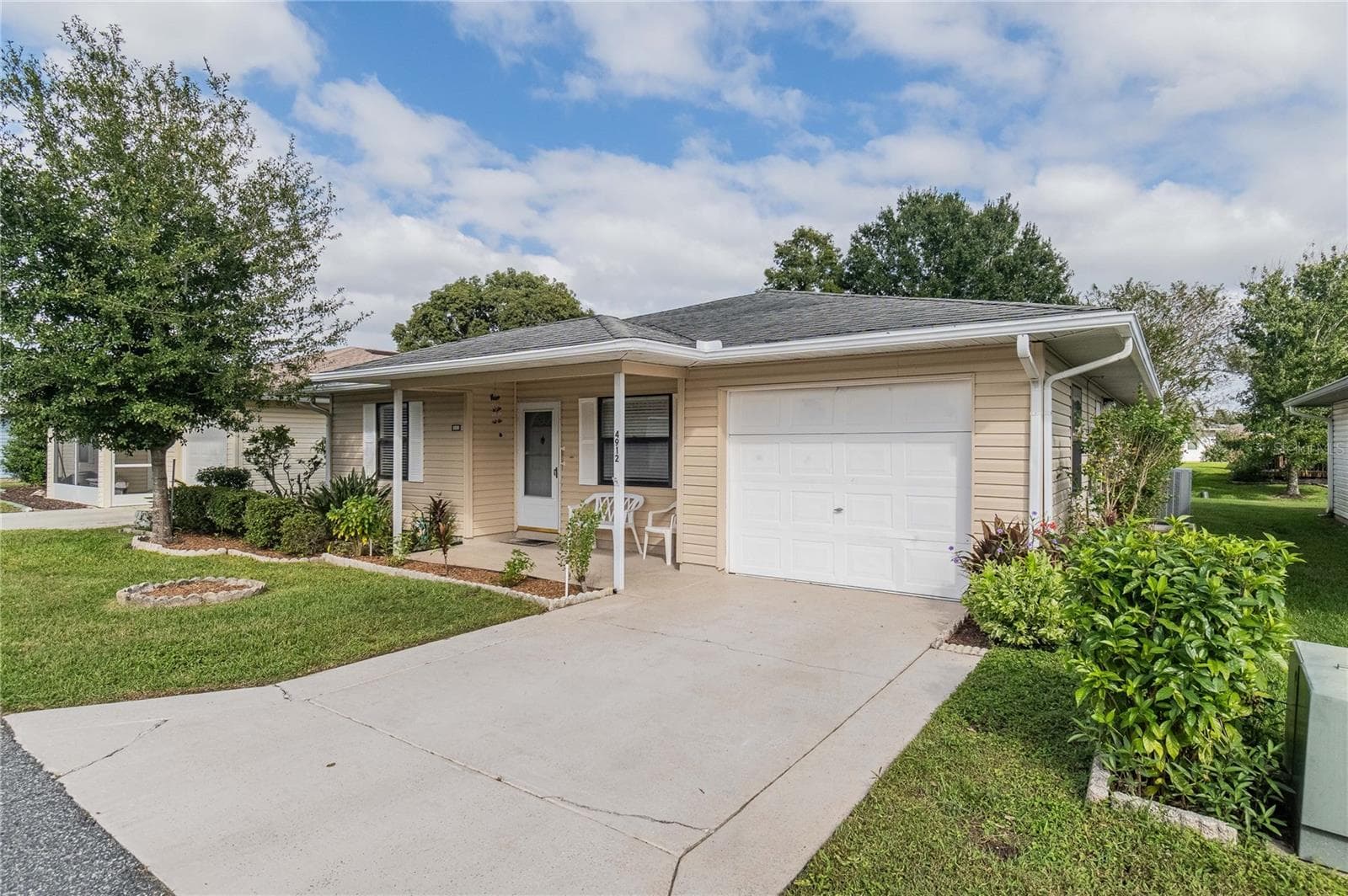 one car garage - 4912 DAWNVIEW LN, LAKELAND