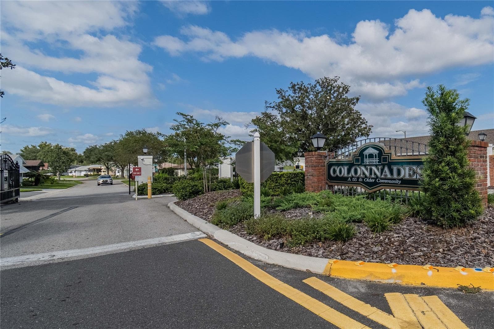 community entrance - 4912 DAWNVIEW LN, LAKELAND