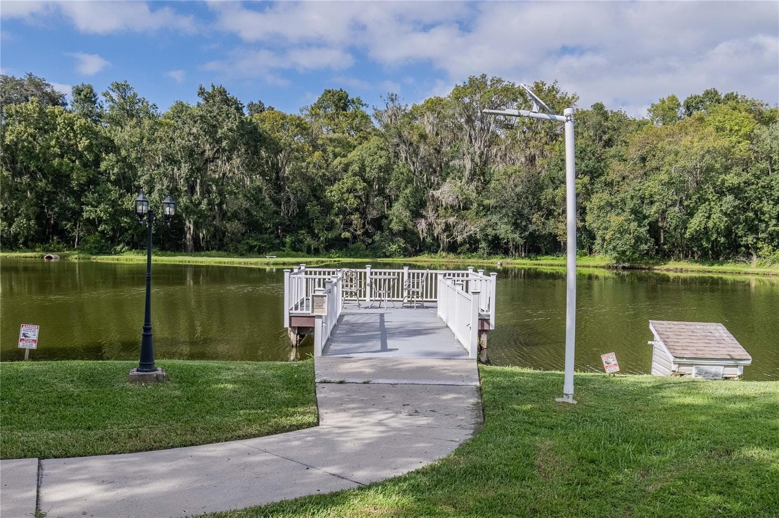 community lake - 4912 DAWNVIEW LN, LAKELAND