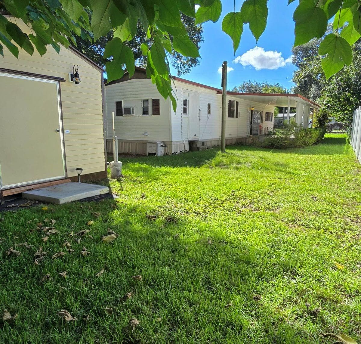 Side view or property - 9849 SE 160TH LN, SUMMERFIELD