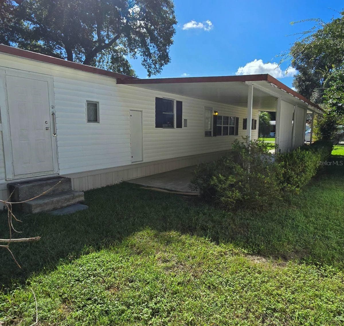 Carport side of house - 9849 SE 160TH LN, SUMMERFIELD