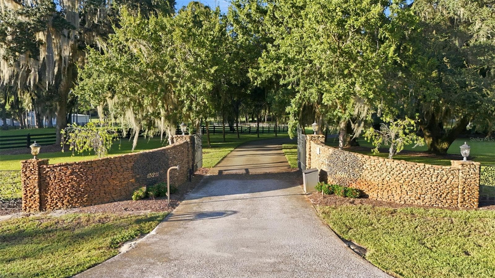 gated entry - 15211 VINOLA PL, MONTVERDE