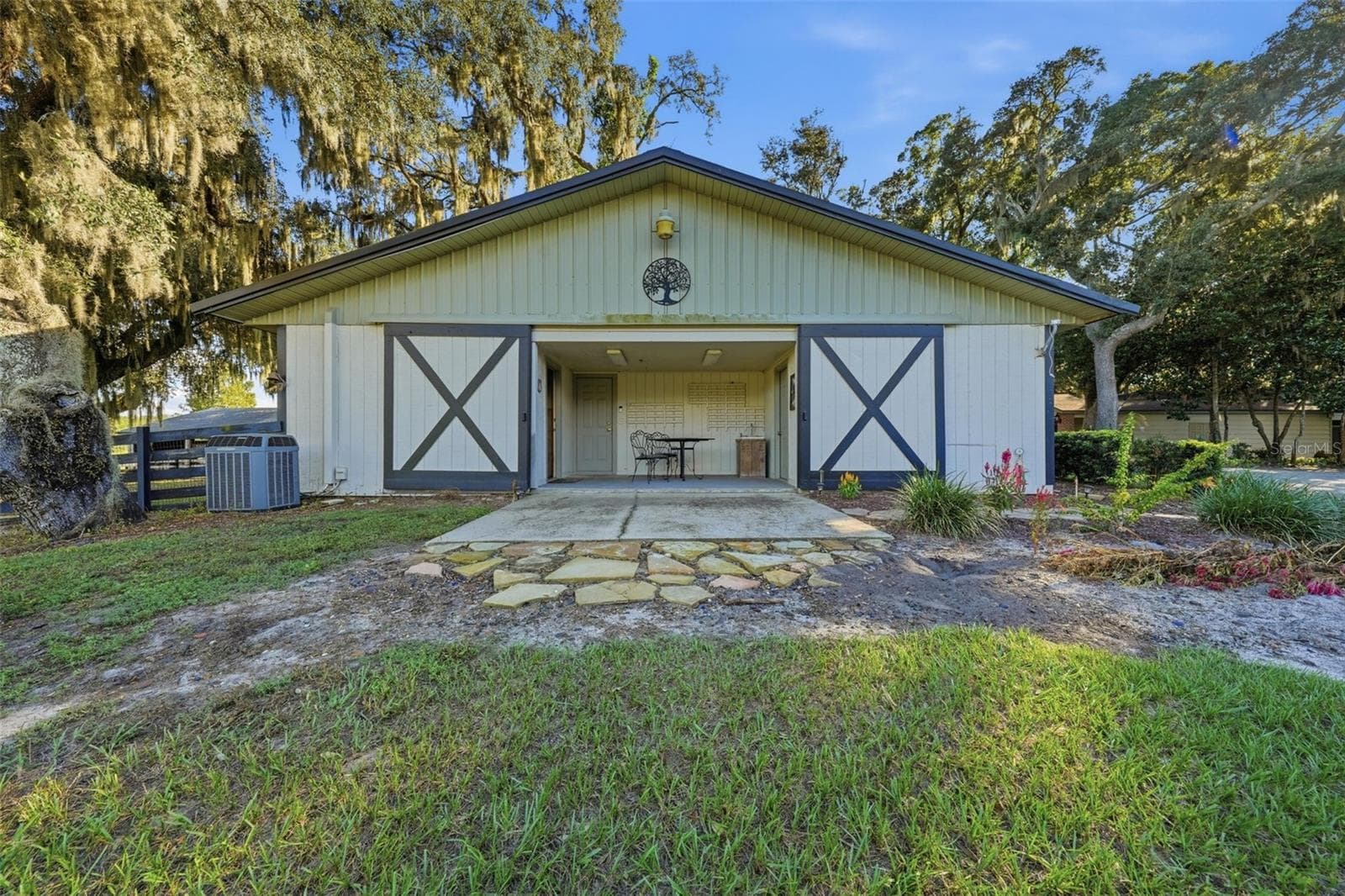 Guest house back patio - 15211 VINOLA PL, MONTVERDE
