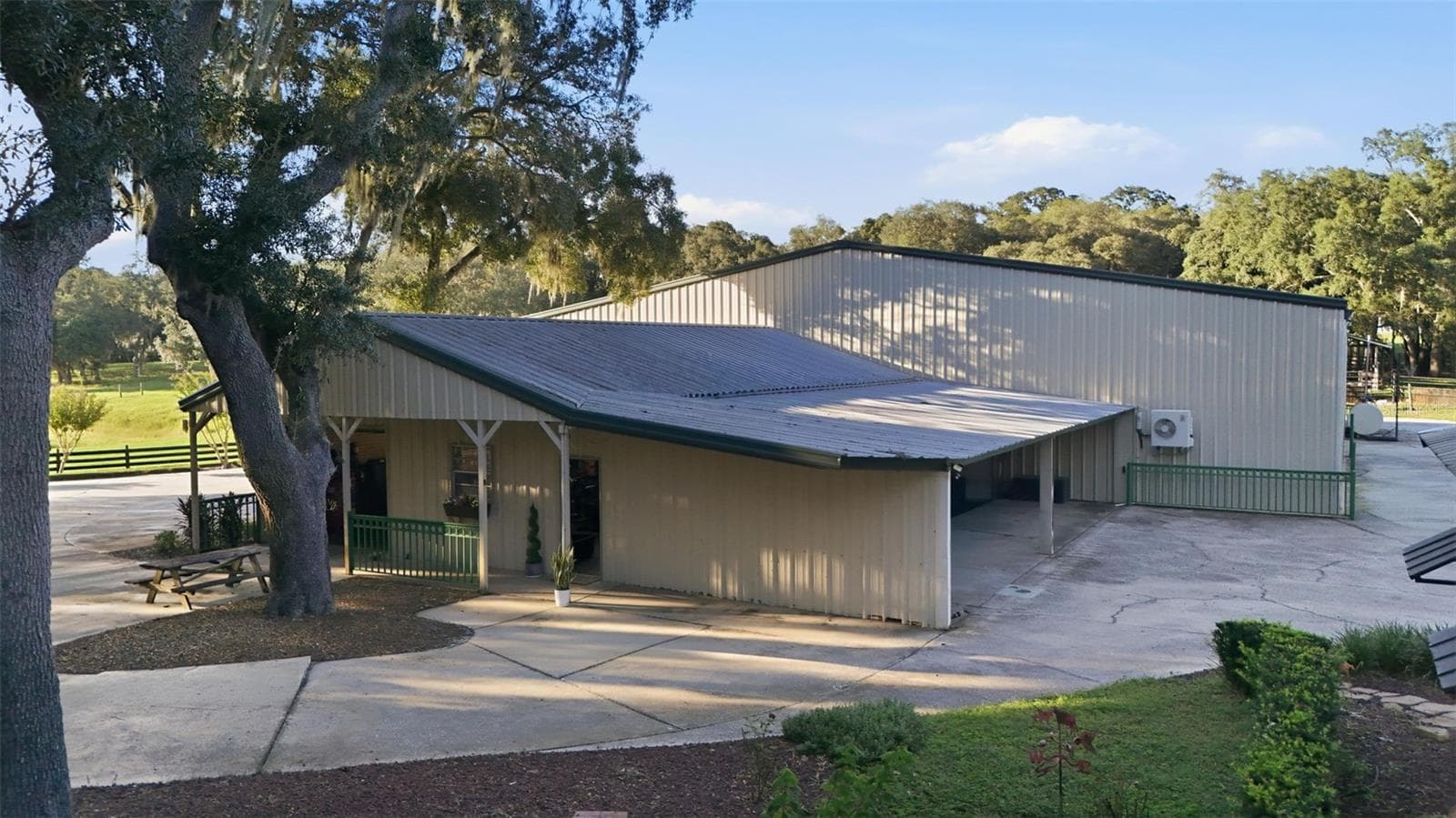 steel building - 15211 VINOLA PL, MONTVERDE