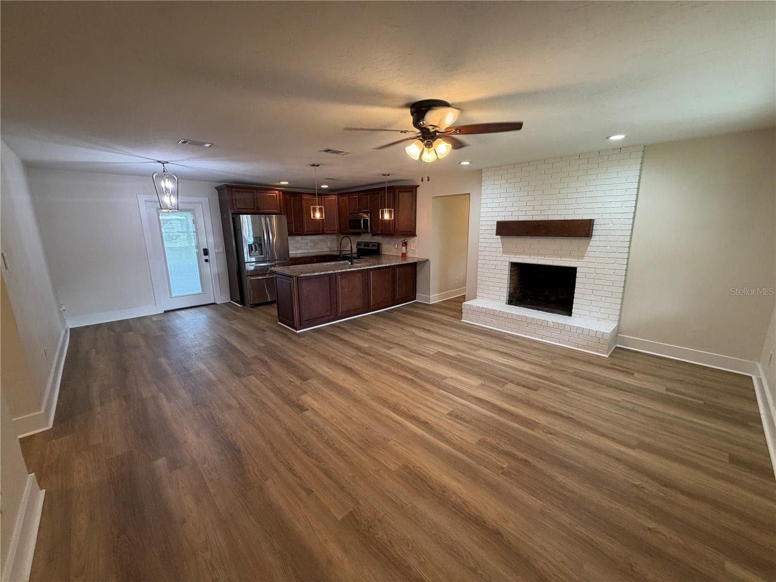 Single Family Residence at 327 NE 6TH AVE, TRENTON, photo 3 of 104