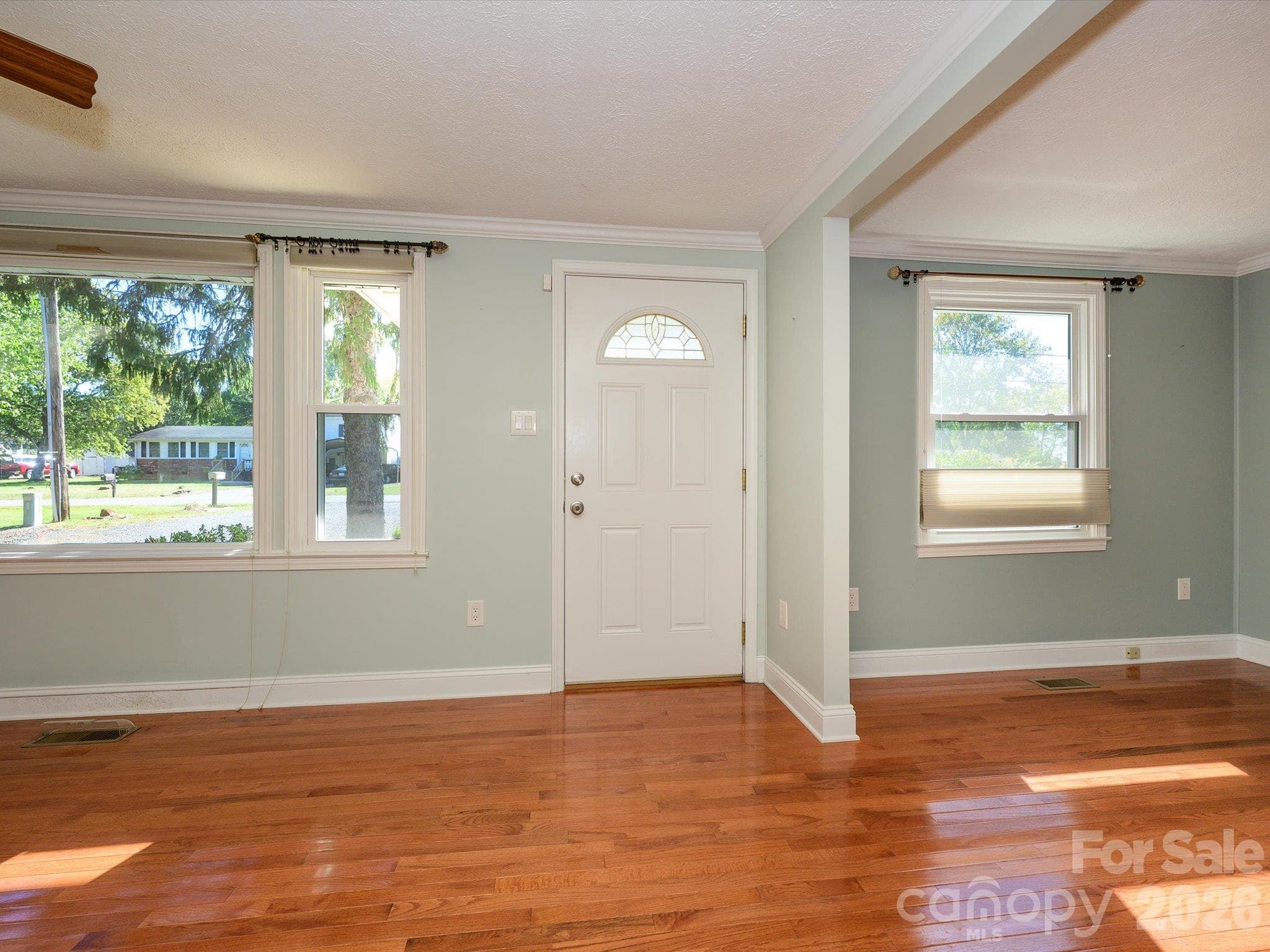 Single Family Residence at 3714 Fieldcrest Circle NW, Concord, photo 3 of 27