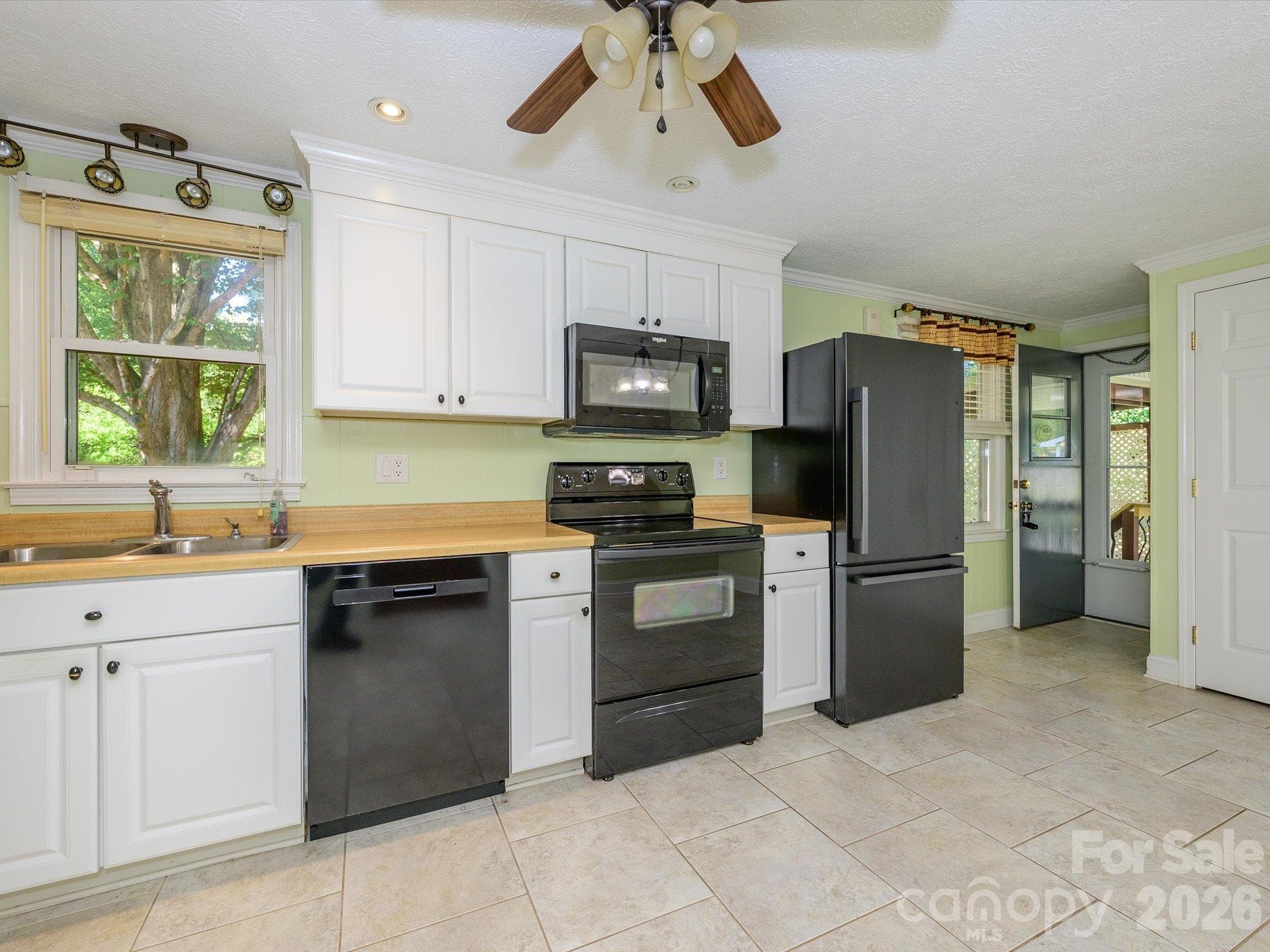 Single Family Residence at 3714 Fieldcrest Circle NW, Concord, photo 12 of 27
