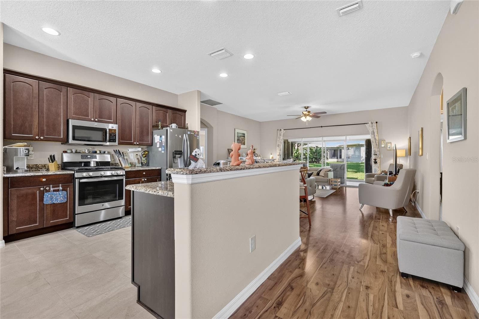 Ceramic Tile In all wet areas - 4727 INDEPENDENCE TRL, LEESBURG