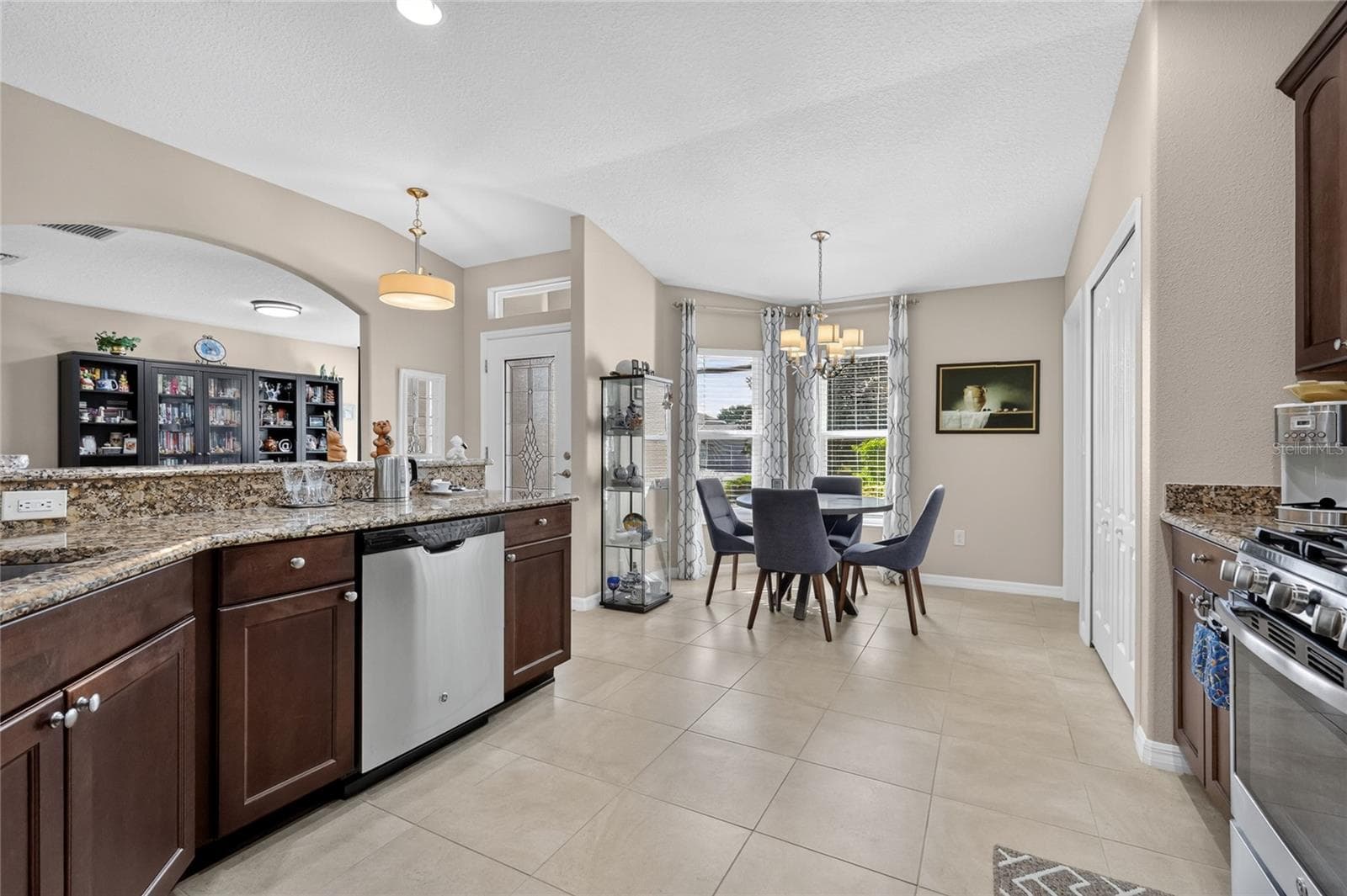 Natural Gas Stove - 4727 INDEPENDENCE TRL, LEESBURG