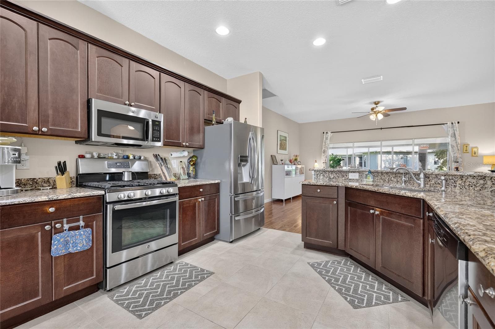 Stainless AppliancesHuge Pantry - 4727 INDEPENDENCE TRL, LEESBURG