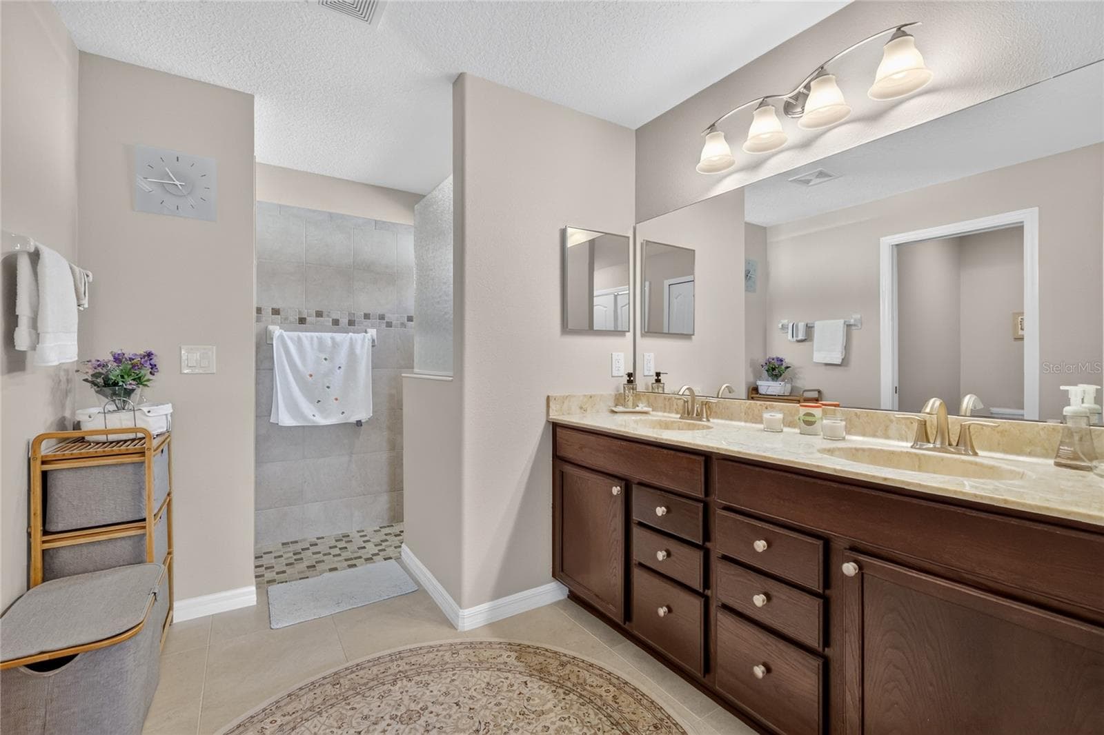 Dual Sinks Comfort Lever Counter tops - 4727 INDEPENDENCE TRL, LEESBURG