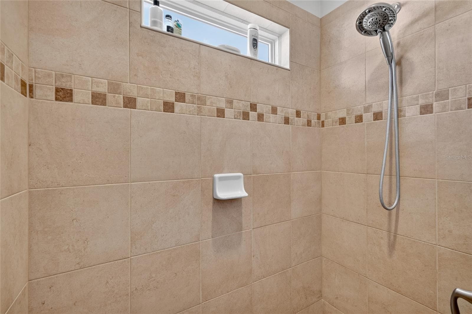 Roman Walk in Shower - 4727 INDEPENDENCE TRL, LEESBURG