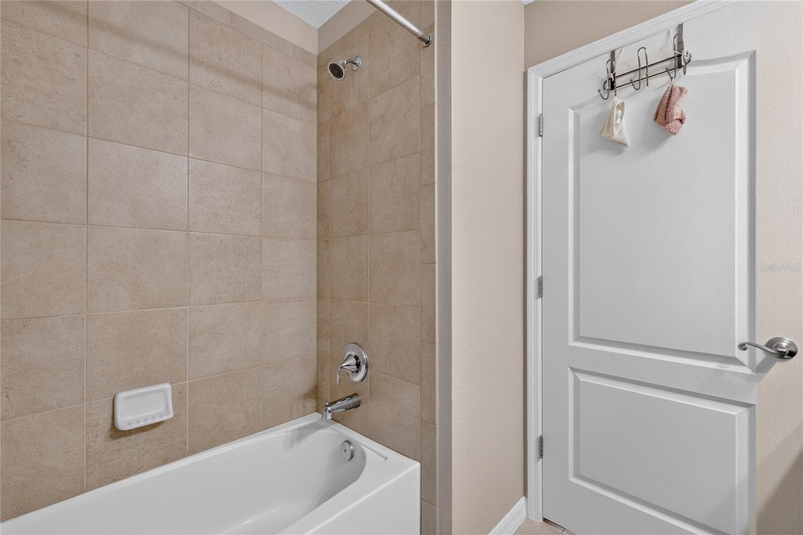 Hall Bath Tub - 4727 INDEPENDENCE TRL, LEESBURG