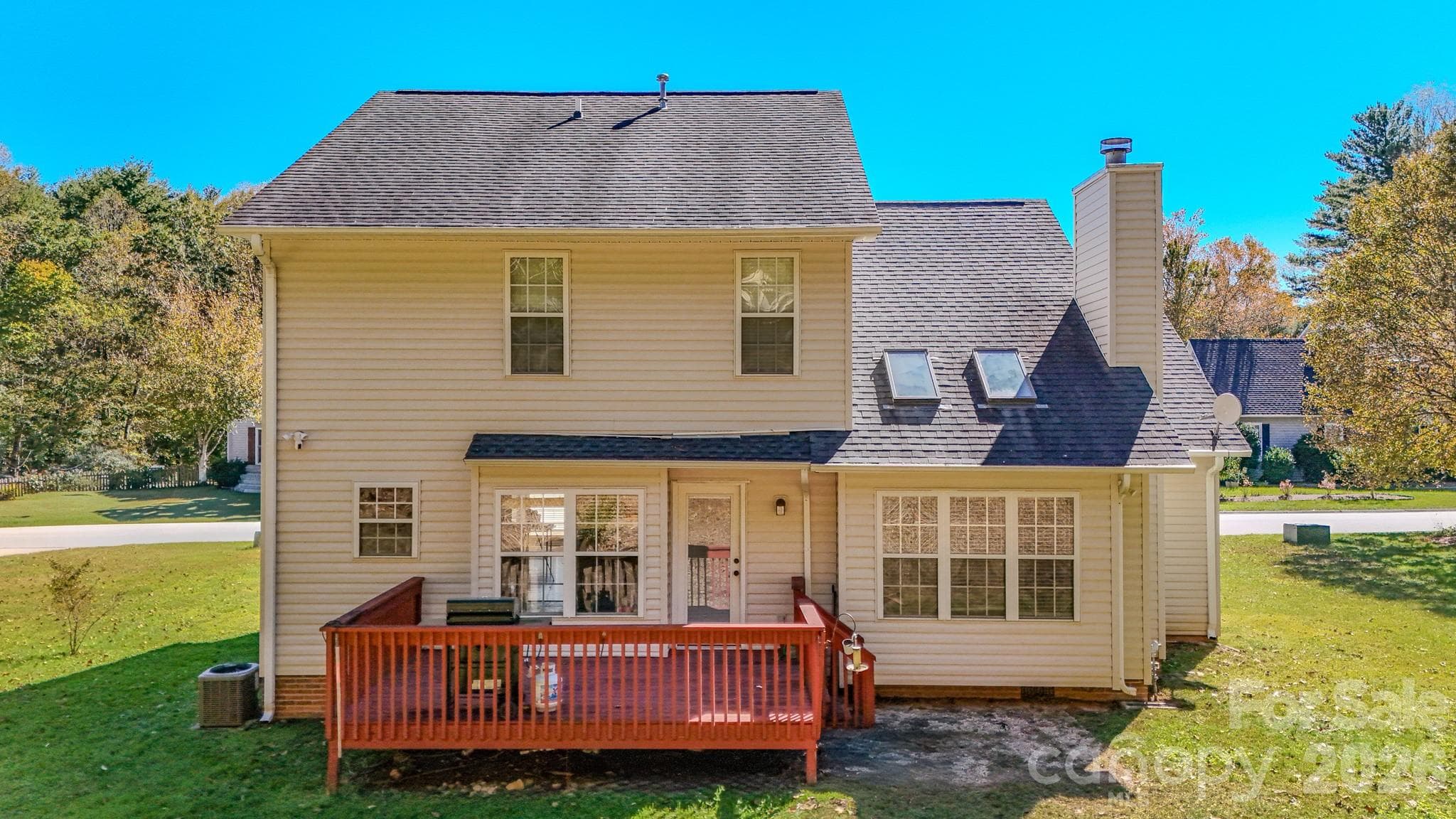 Single Family Residence at 89 N Wintergarden Road, Fletcher, photo 8 of 31