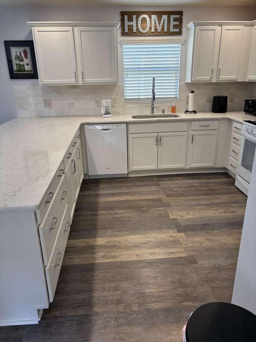 Villa at 1067 CARVER CT, THE VILLAGES, photo 8 of 69