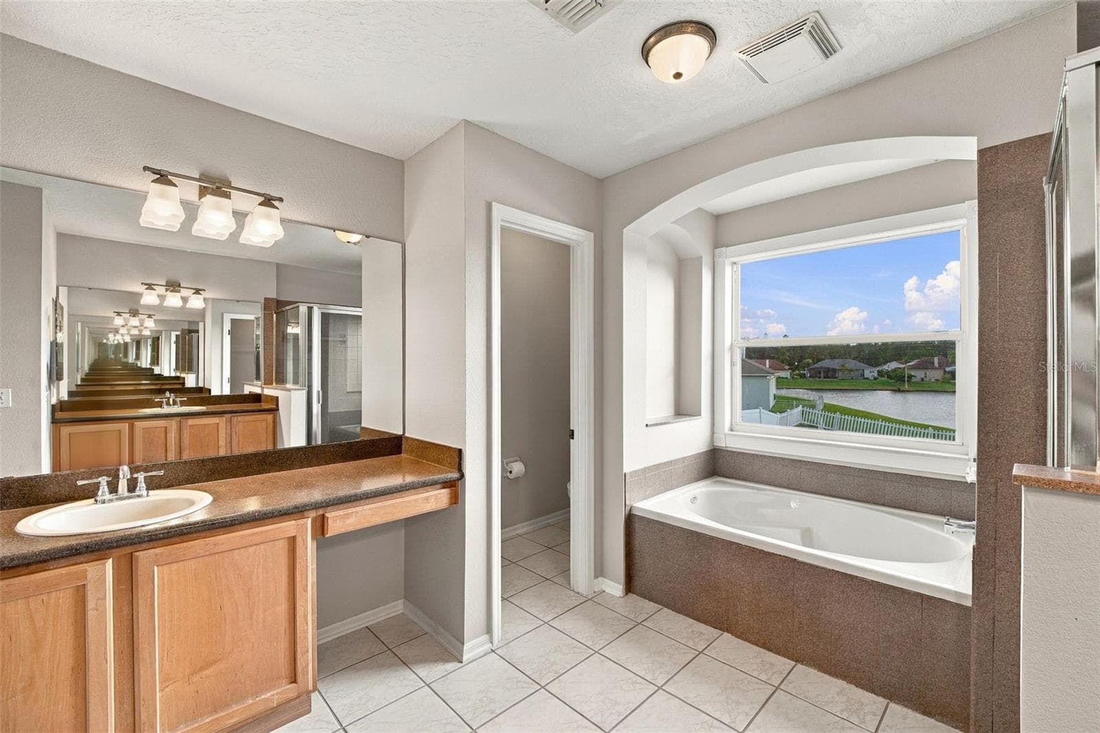 Primary Bath, Garden Tub - Water View - 14201 LAKE UNDERHILL RD, ORLANDO