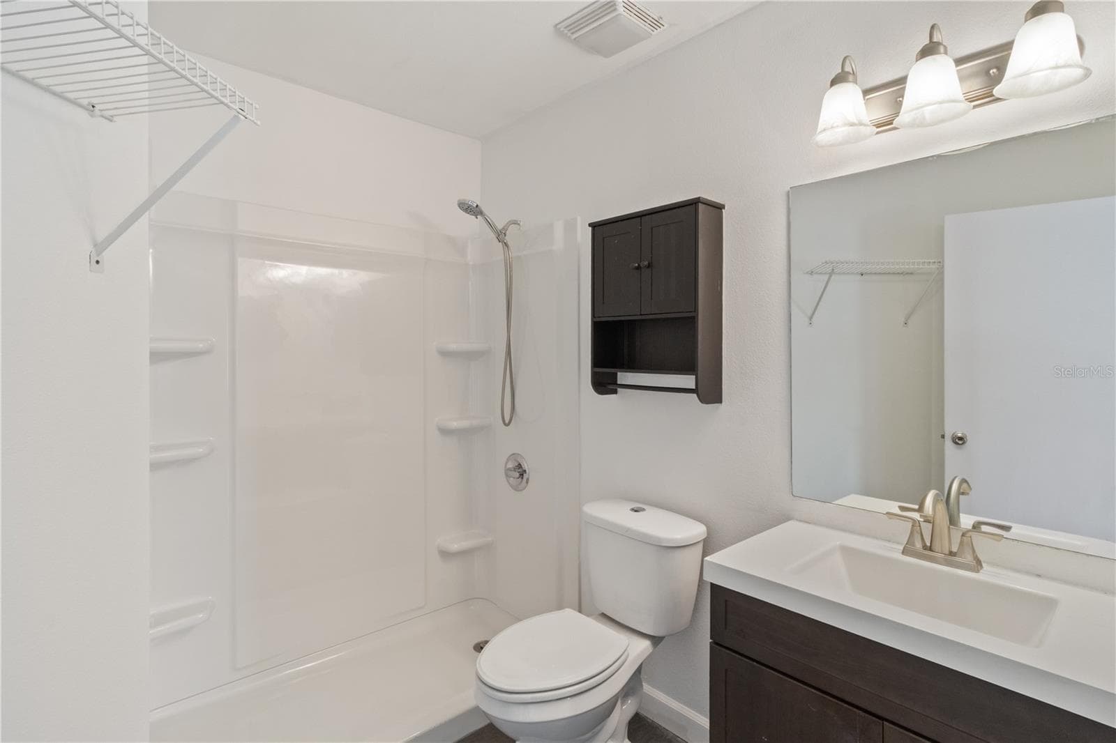Primary Bathroom - 2957 GIMLET DR, DELTONA