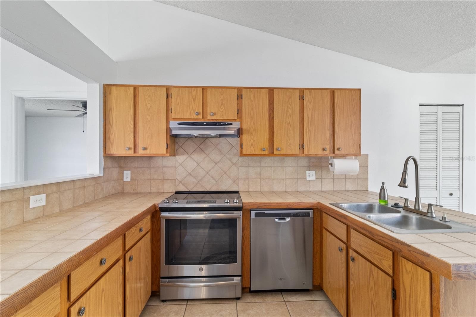 Kitchen - 2957 GIMLET DR, DELTONA