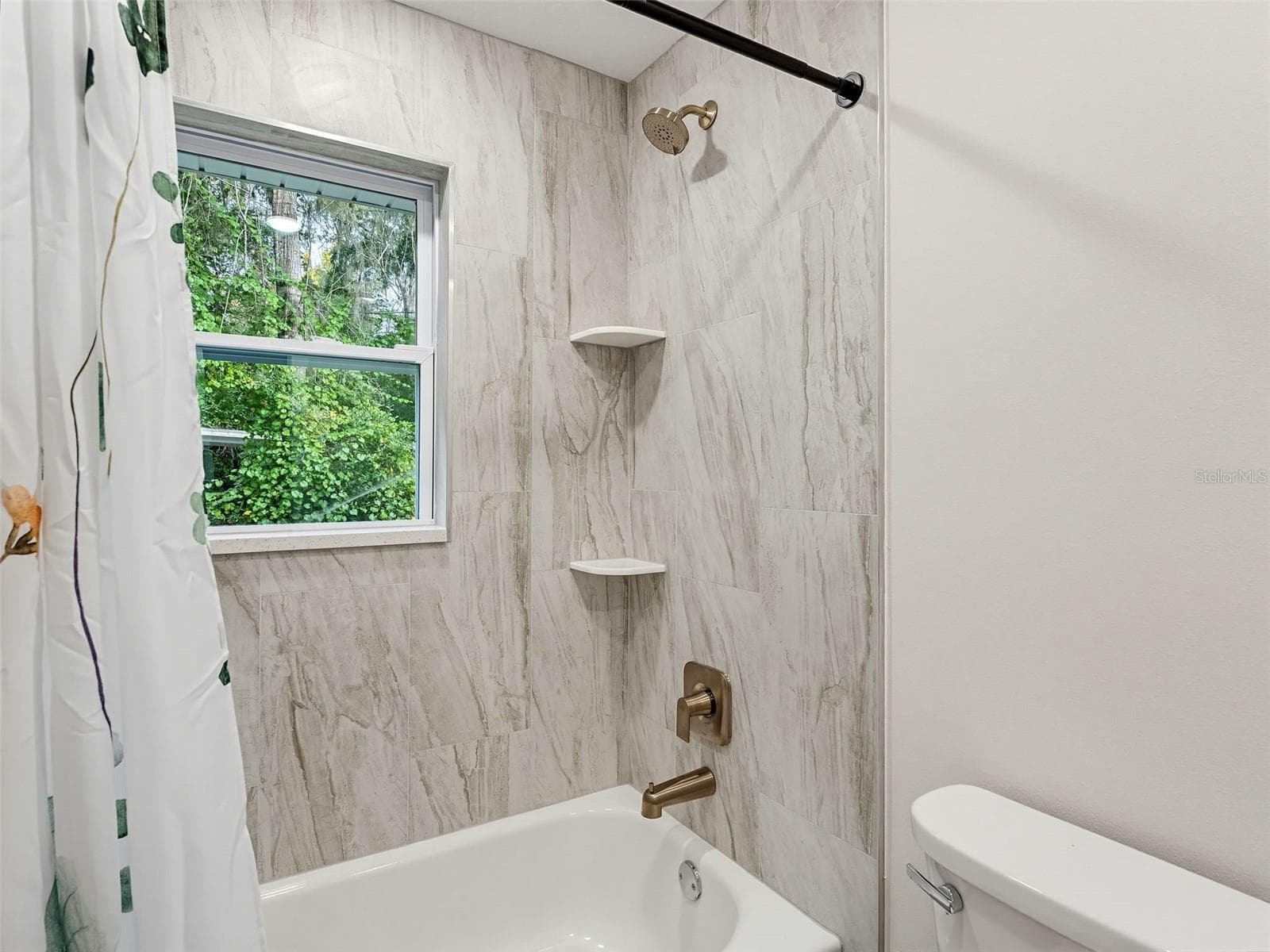 guest bath - 317 NE 13TH TER, CRYSTAL RIVER
