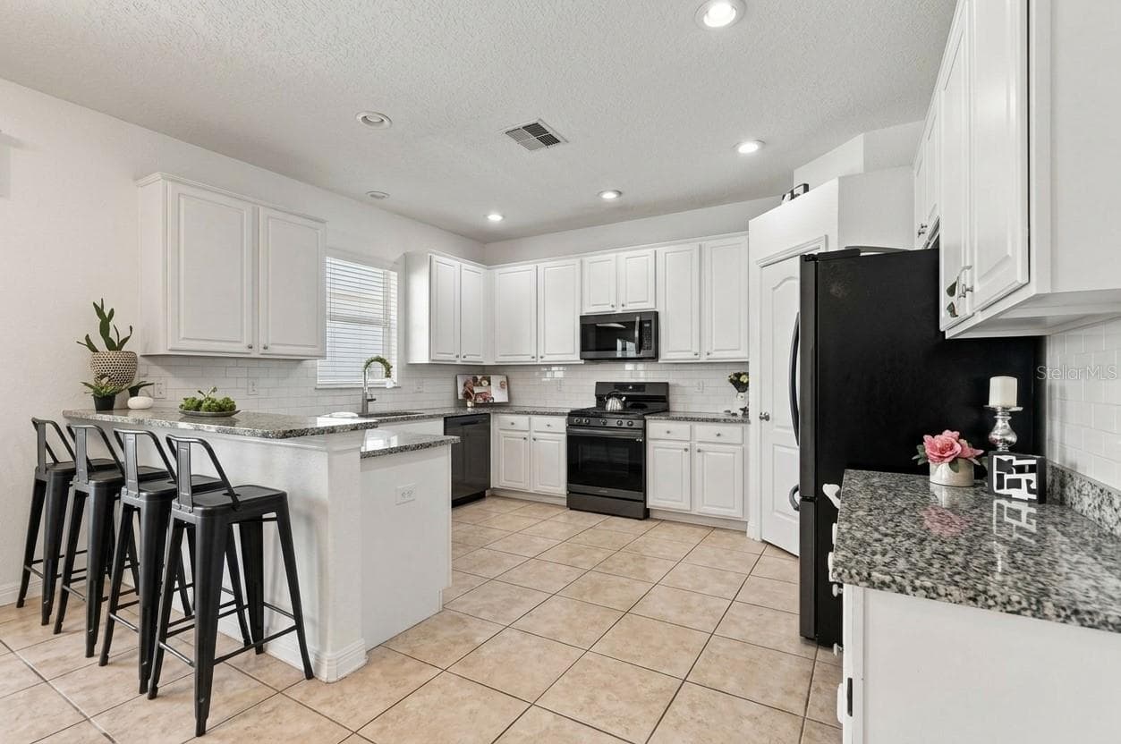 Your home features a large open kitchen. - 19025 FISHERMANS BEND DR, LUTZ
