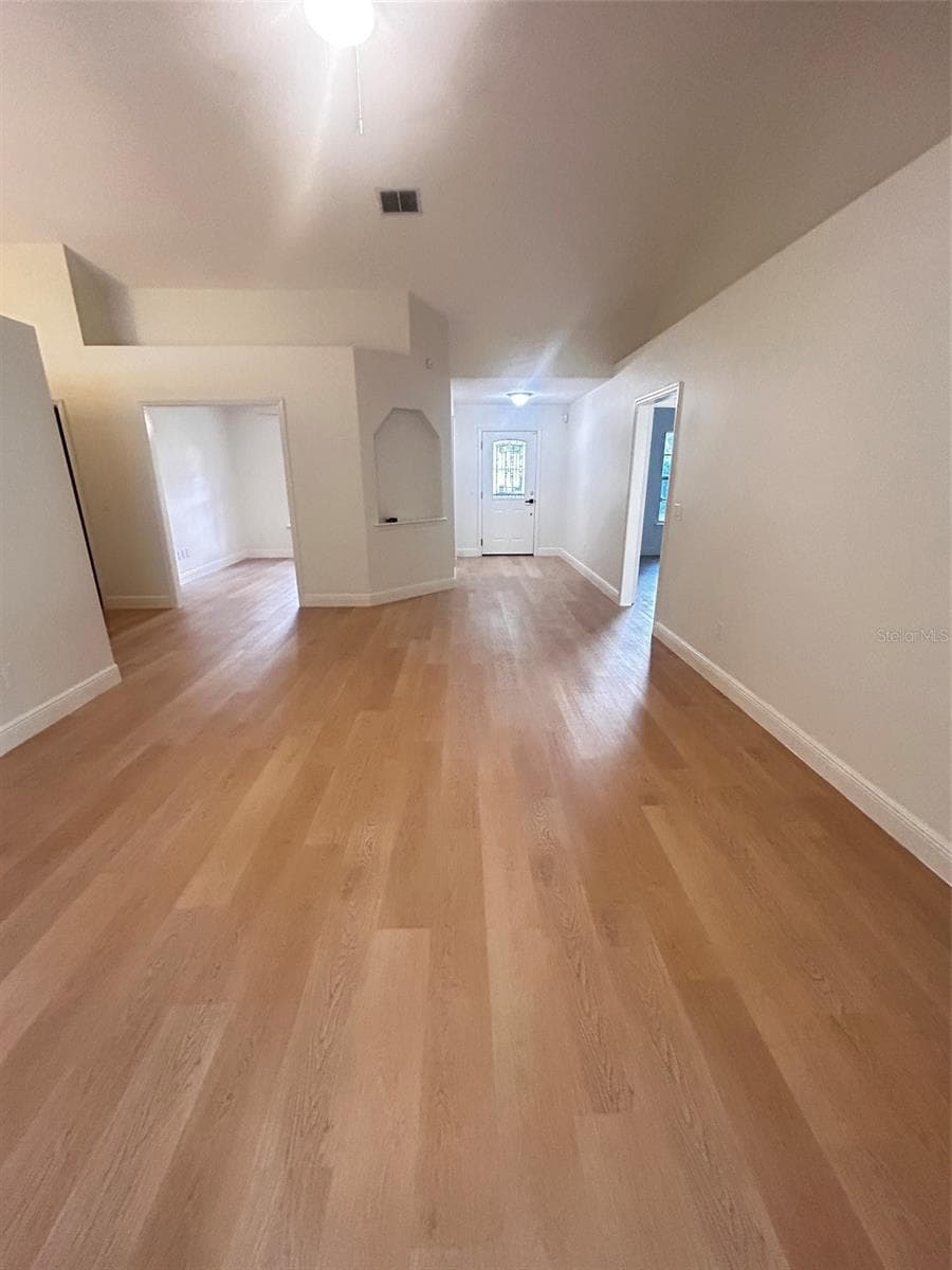 Large Living room with vaulted ceilings. - 1901 KNOLTON AVE, ORANGE CITY