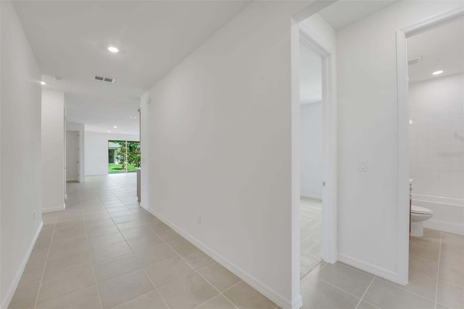 Single Family Residence at 13716 EVERBREEZE LN, PUNTA GORDA, photo 4 of 31