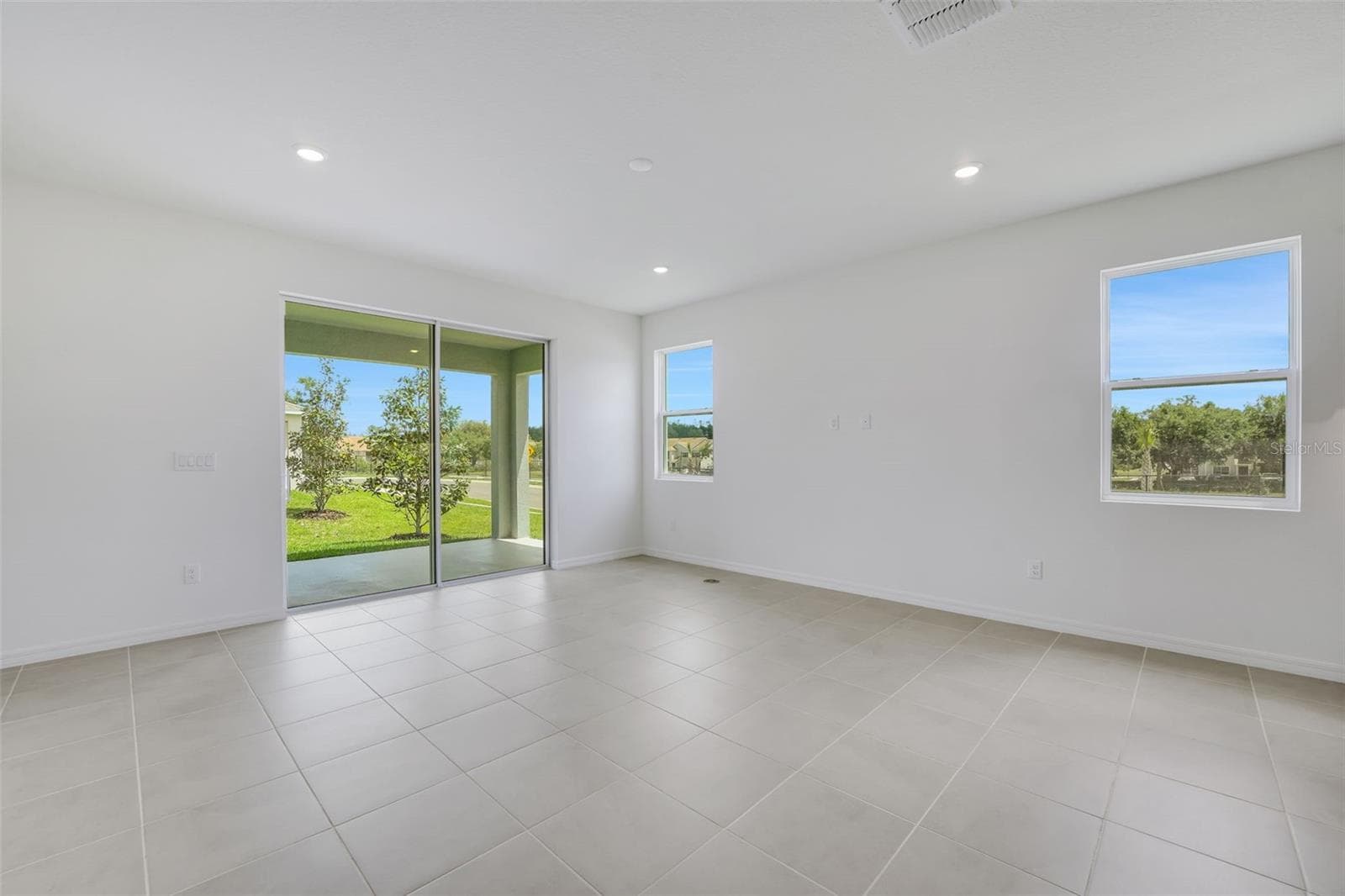 Single Family Residence at 13716 EVERBREEZE LN, PUNTA GORDA, photo 16 of 31