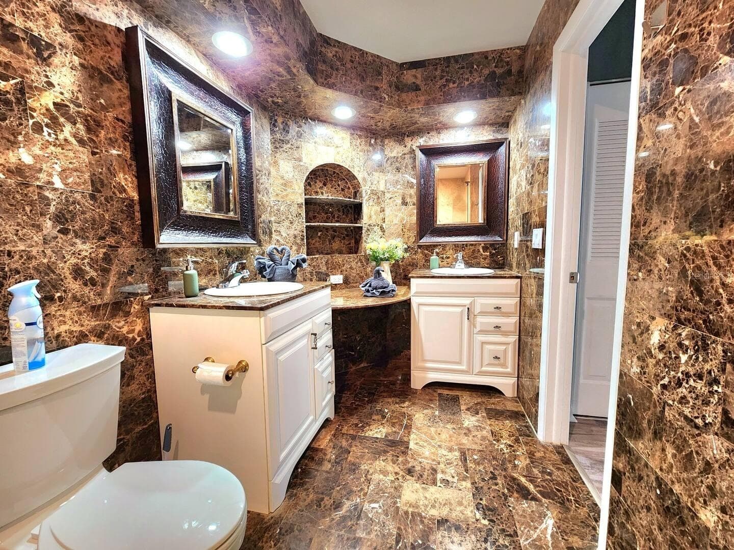Single Family Residence at 16222 E COURSE DR, TAMPA, photo 16 of 38